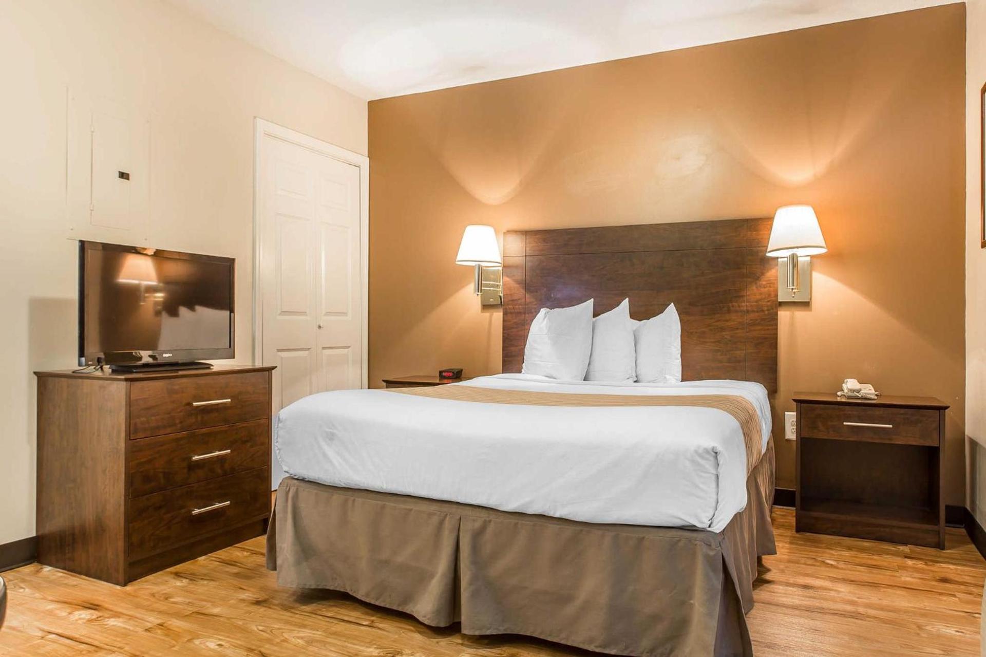 Suburban Studios near University of North Carolina-Charlotte photo 10