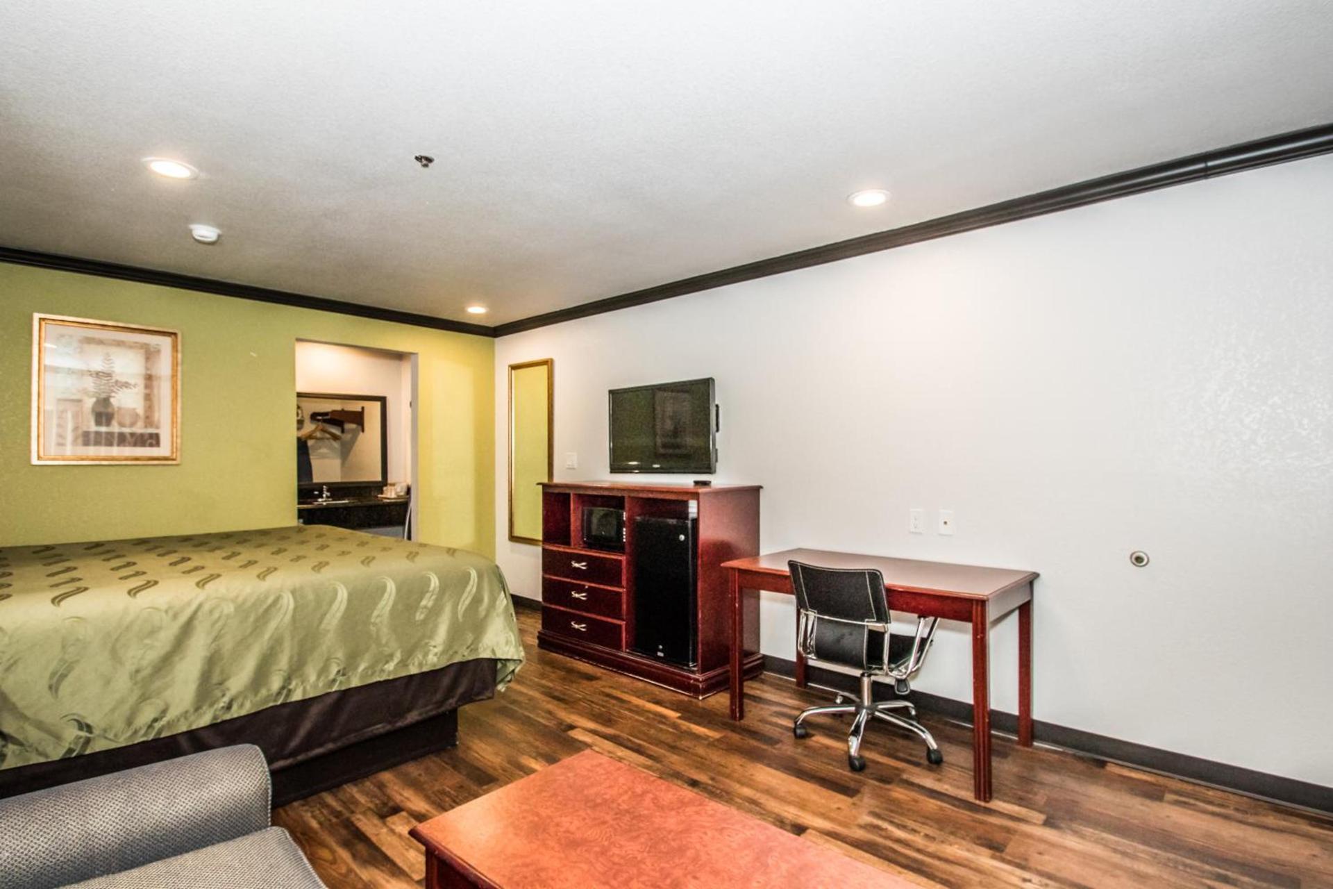 Americas Best Value Inn Fort Worth photo 25