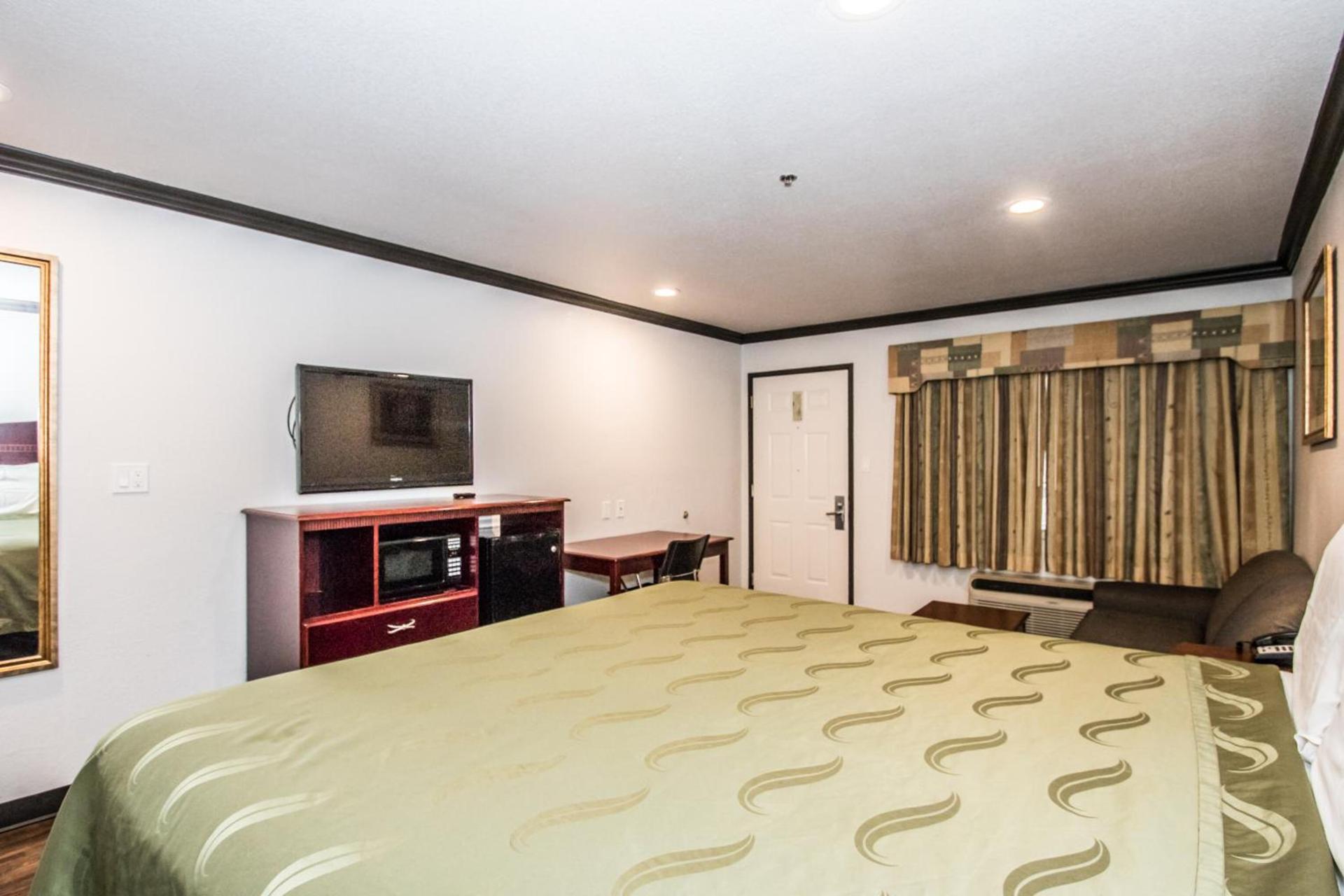 Americas Best Value Inn Fort Worth photo 27