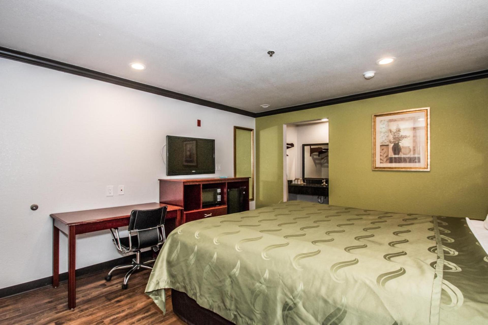 Americas Best Value Inn Fort Worth photo 31