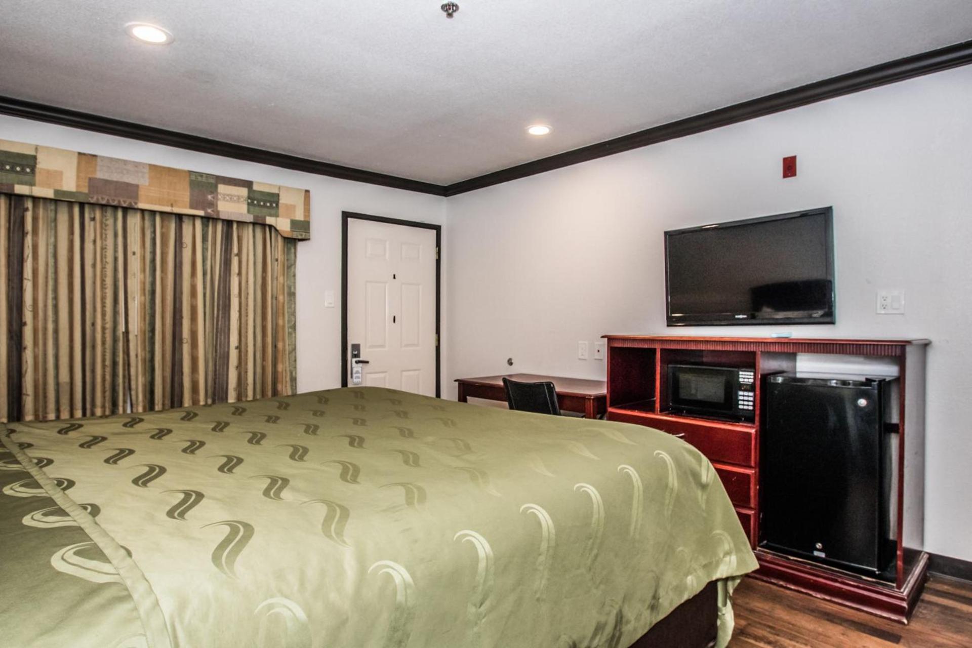 Americas Best Value Inn Fort Worth photo 32
