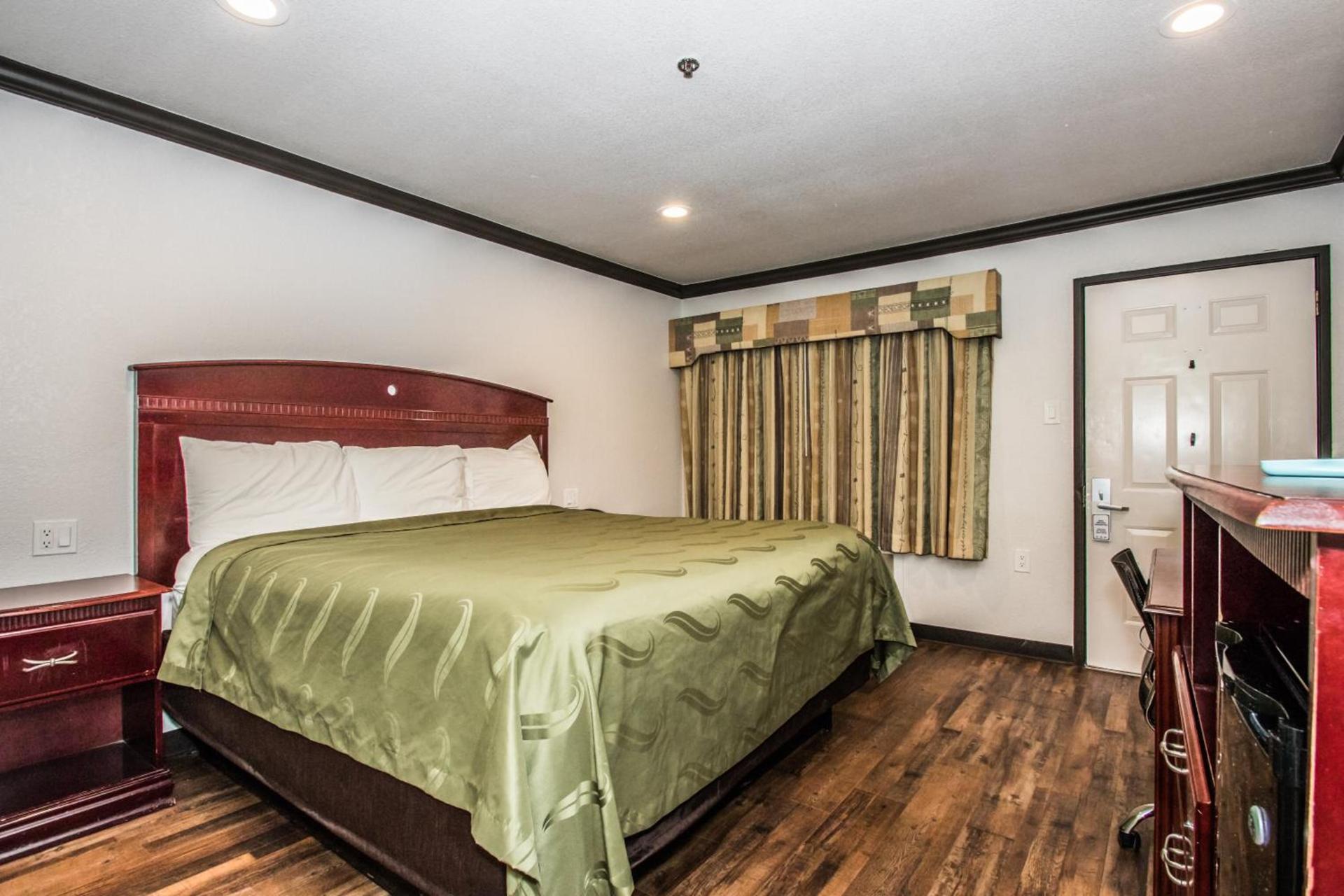 Americas Best Value Inn Fort Worth photo 33