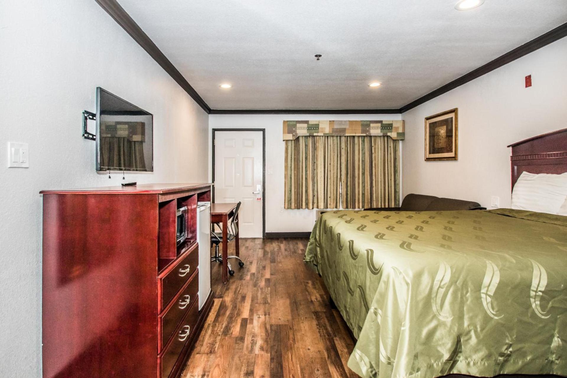 Americas Best Value Inn Fort Worth photo 37