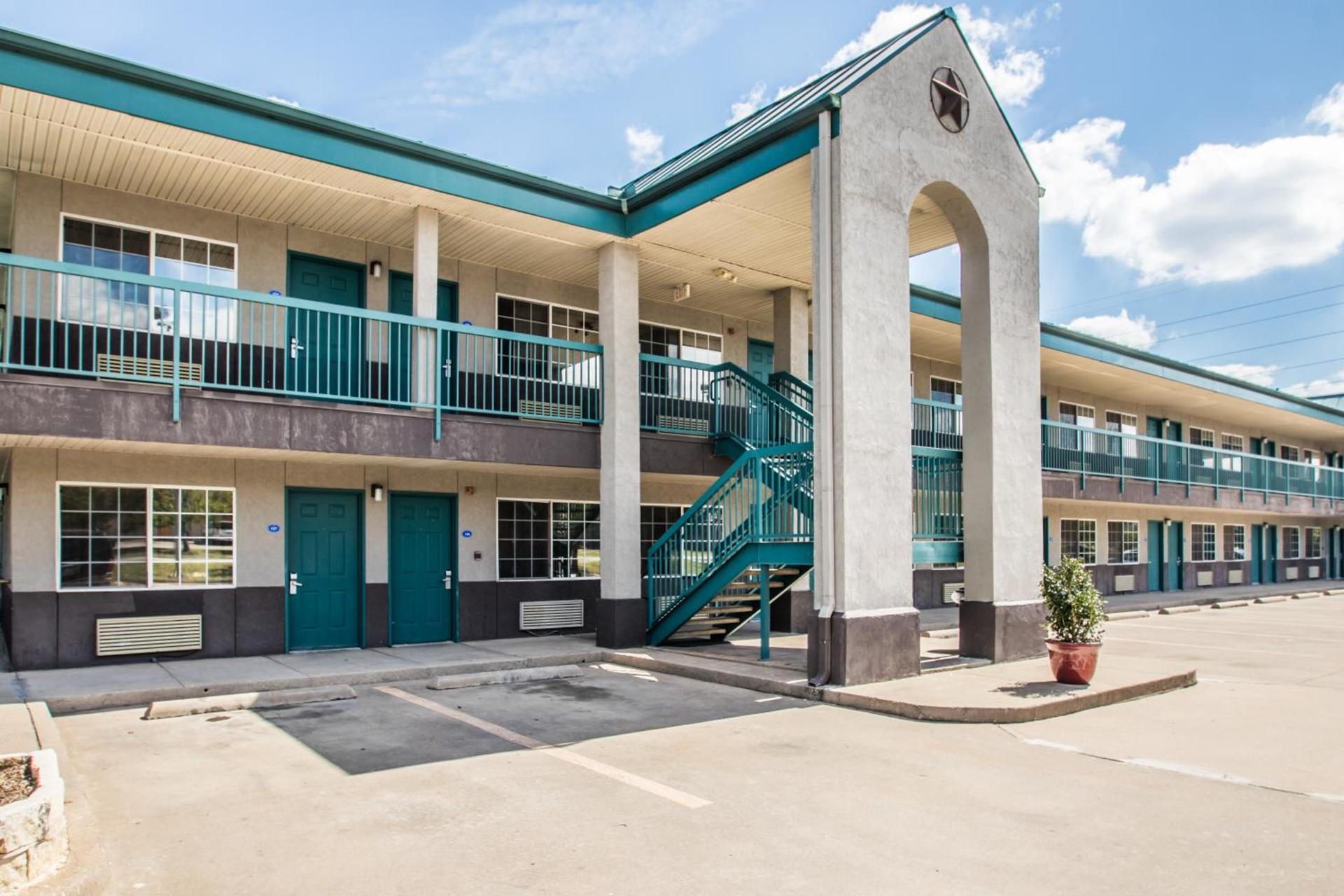 Americas Best Value Inn Fort Worth photo 10