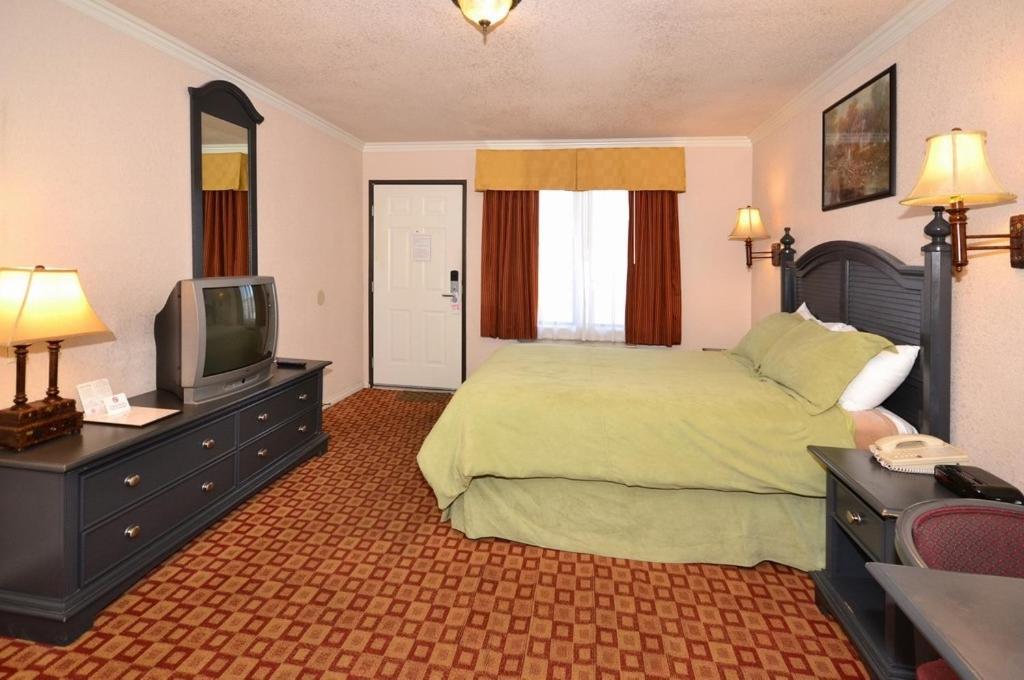 Santa Clarita Motel - Near six Flags Magic Mountain - Valencia photo 10