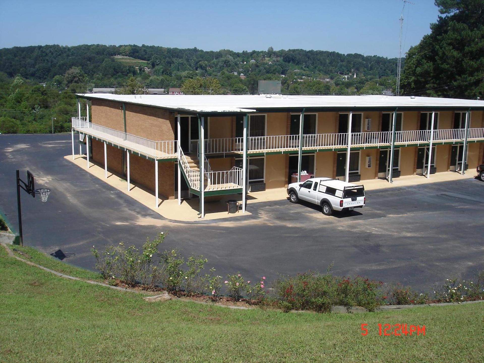 Budget Inn Top of Ellijay photo 7