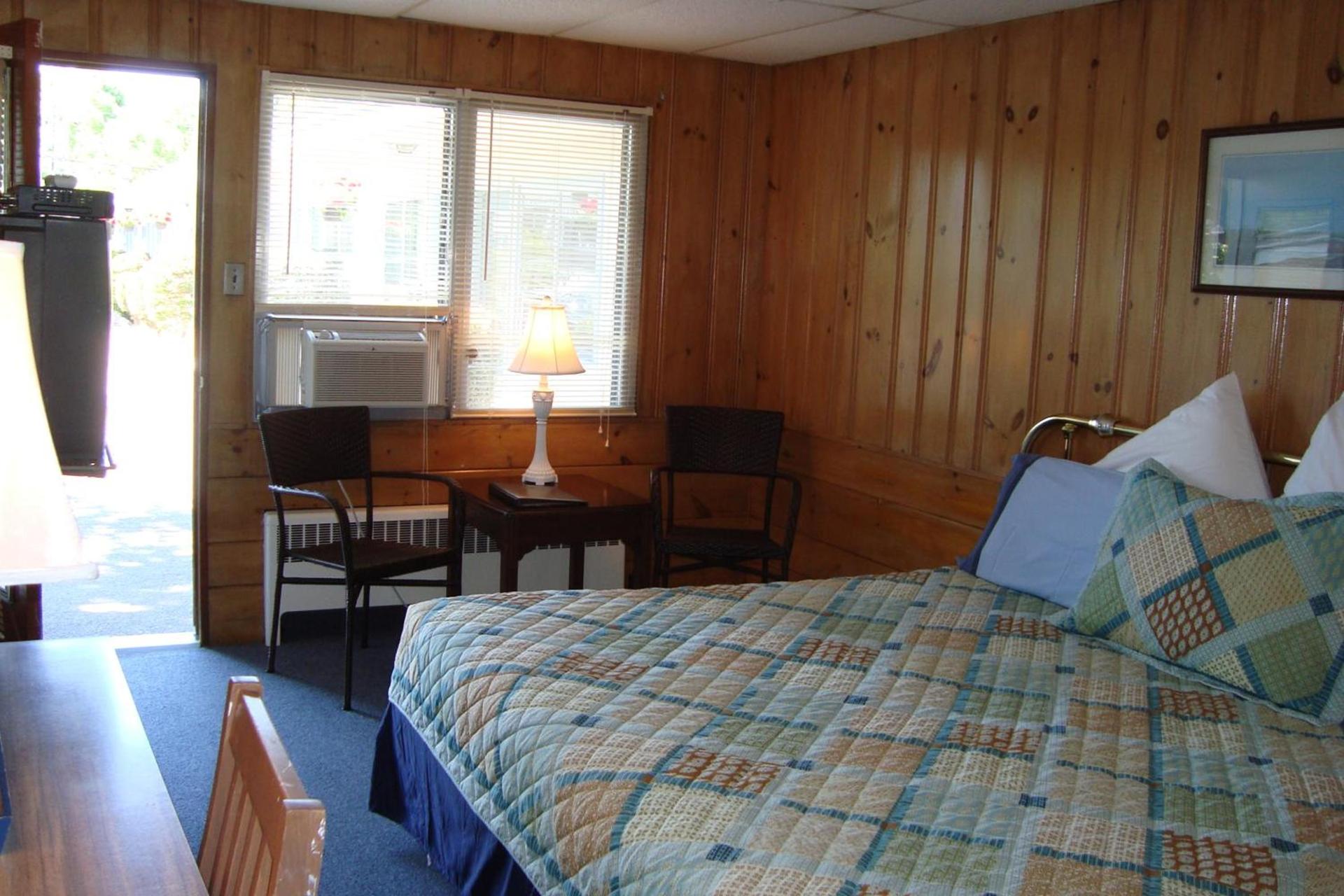 Town & Beach Motel photo 25