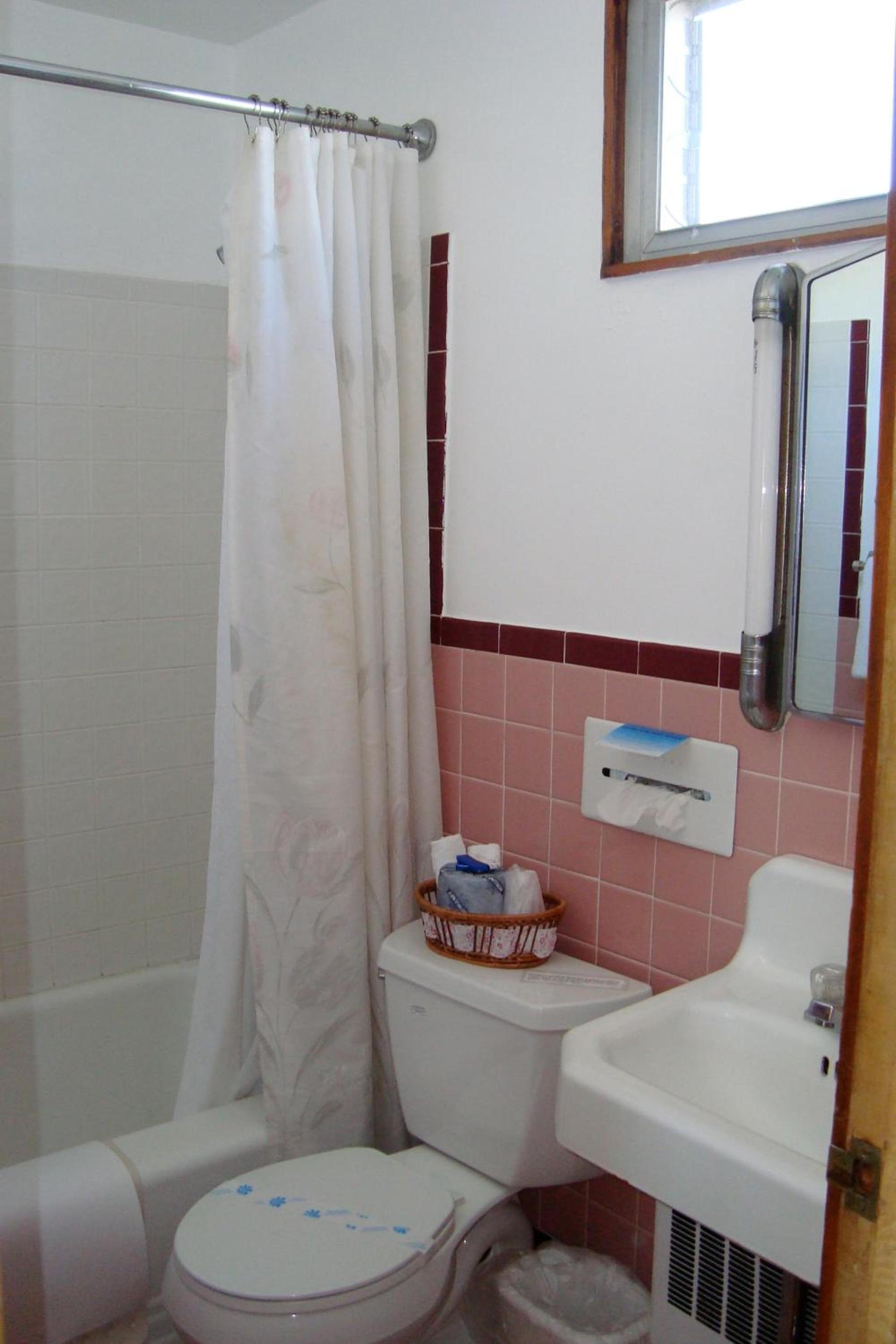 Town & Beach Motel photo 26