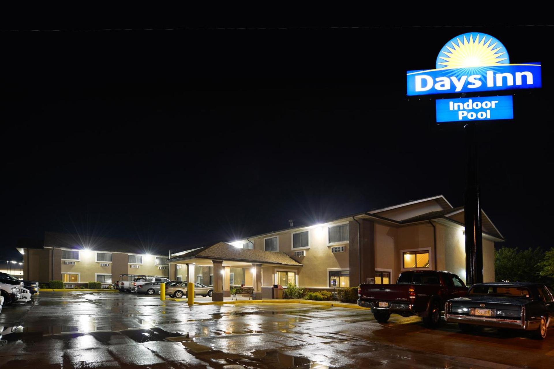 Days Inn by Wyndham Topeka photo 27