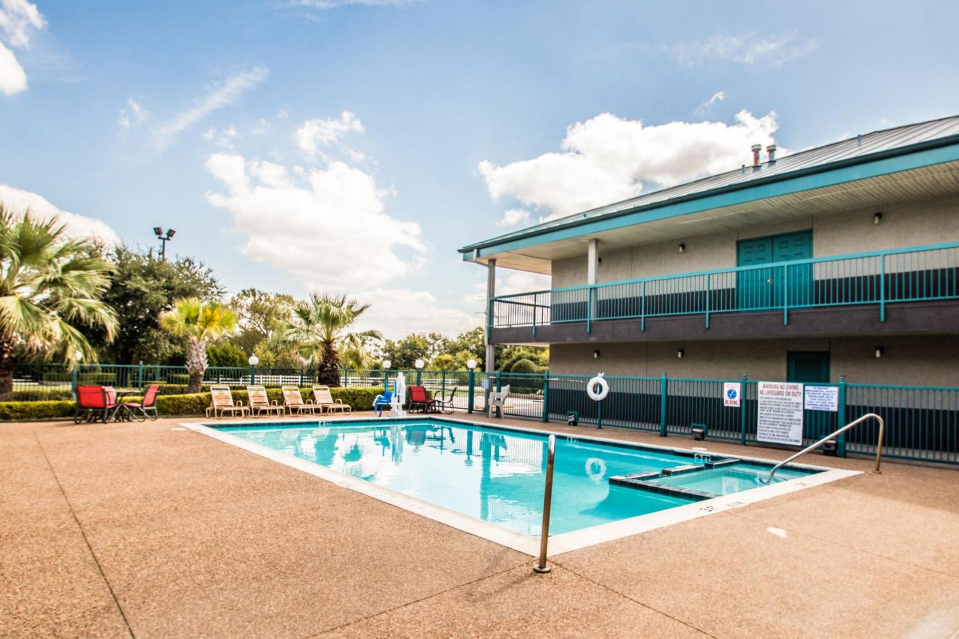 Americas Best Value Inn Fort Worth photo 15