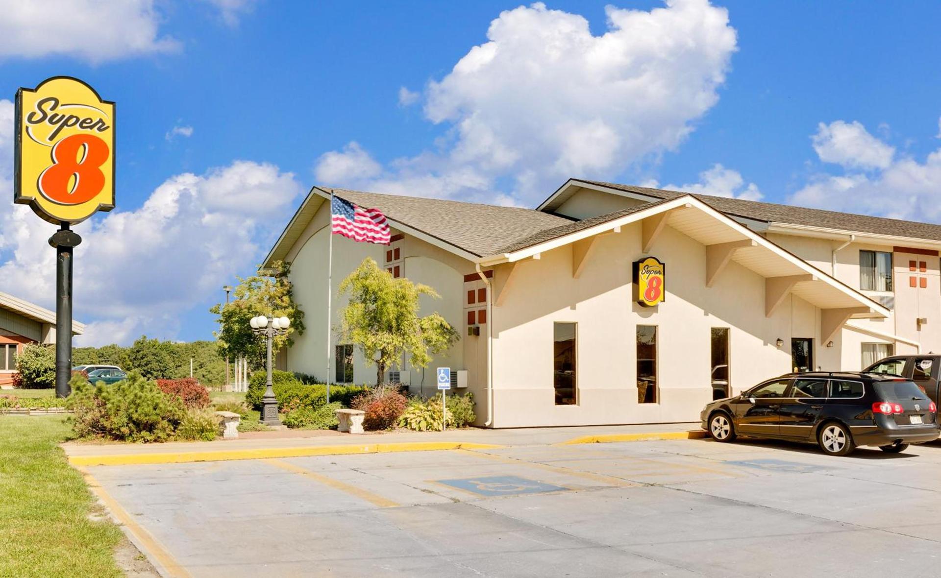 Super 8 by Wyndham Keokuk photo 16