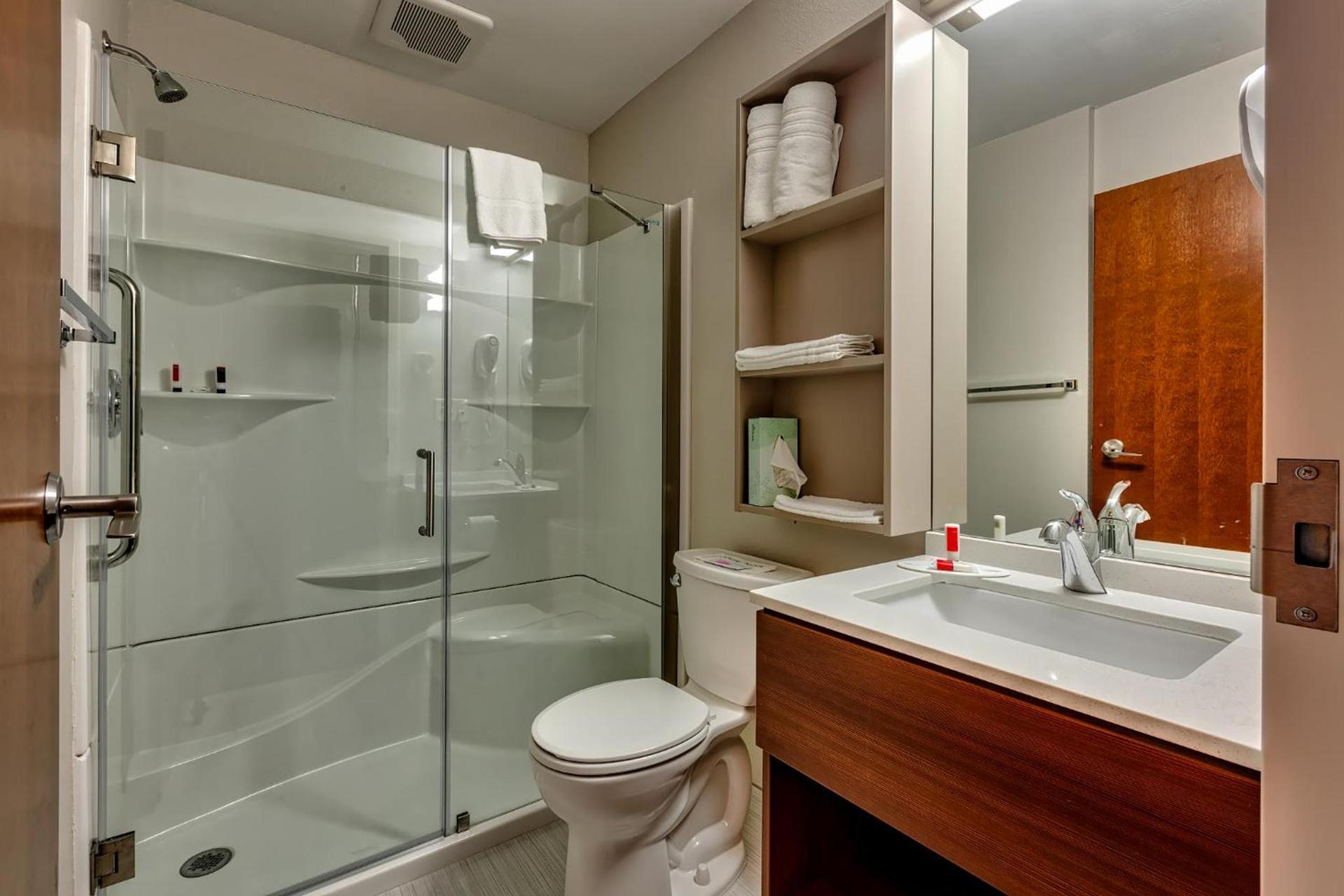 Microtel Inn & Suites by Wyndham Niagara Falls photo 26