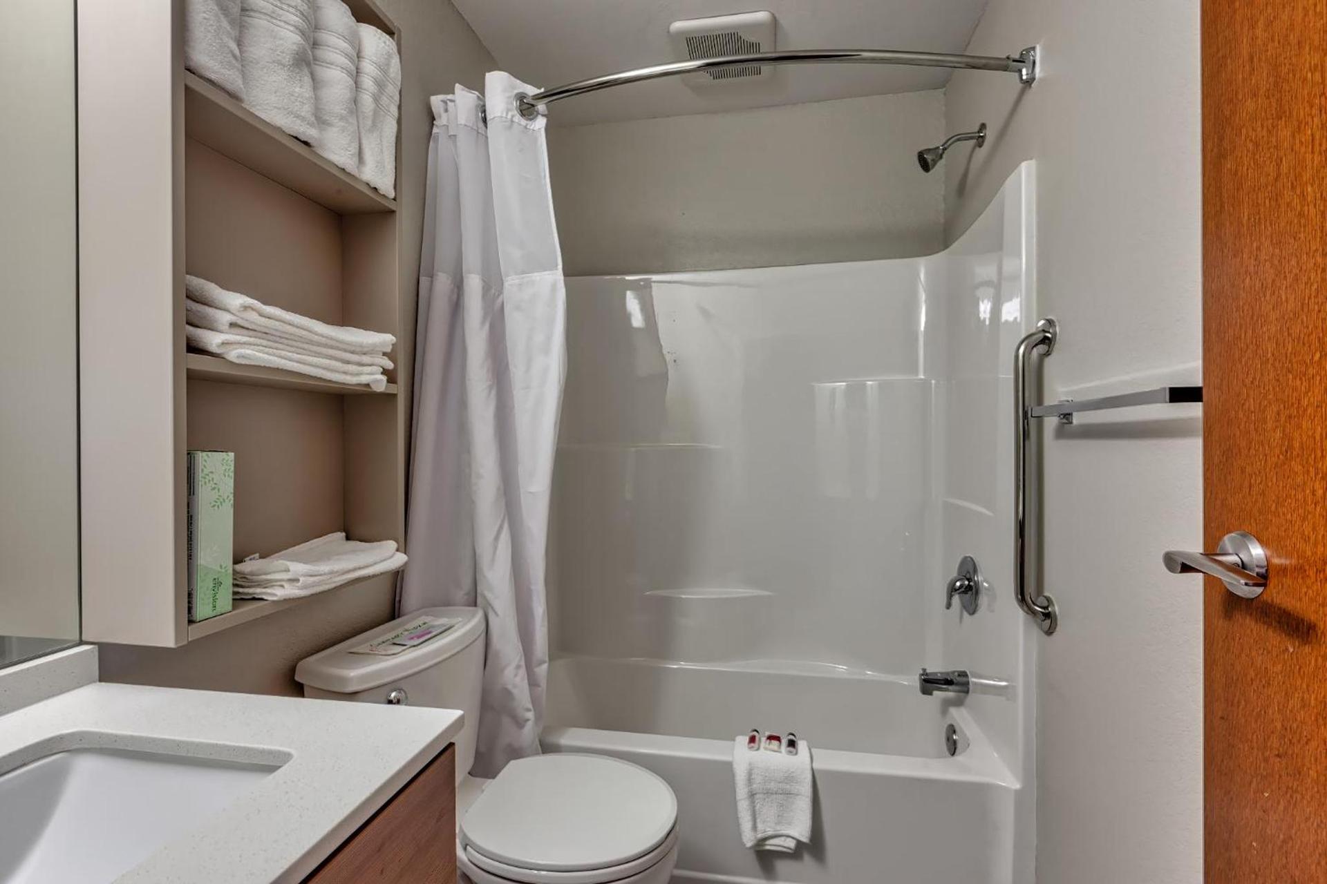 Microtel Inn & Suites by Wyndham Niagara Falls photo 25