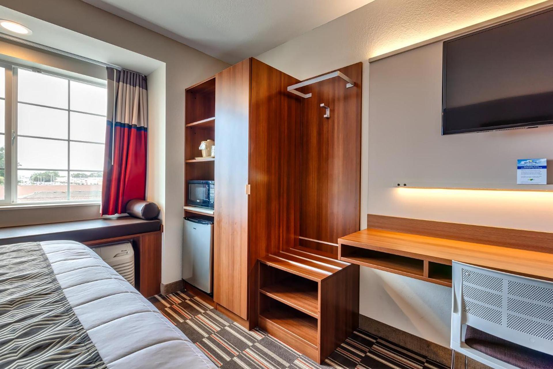 Microtel Inn & Suites by Wyndham Niagara Falls photo 23