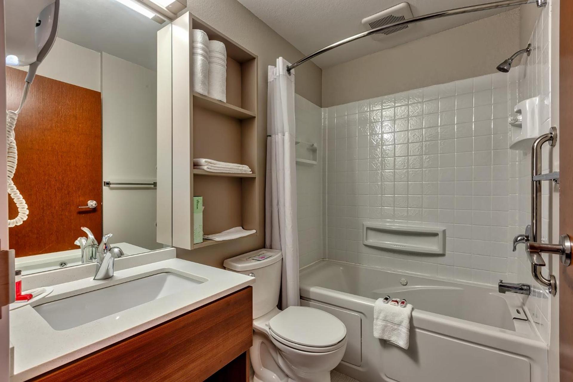 Microtel Inn & Suites by Wyndham Niagara Falls photo 20