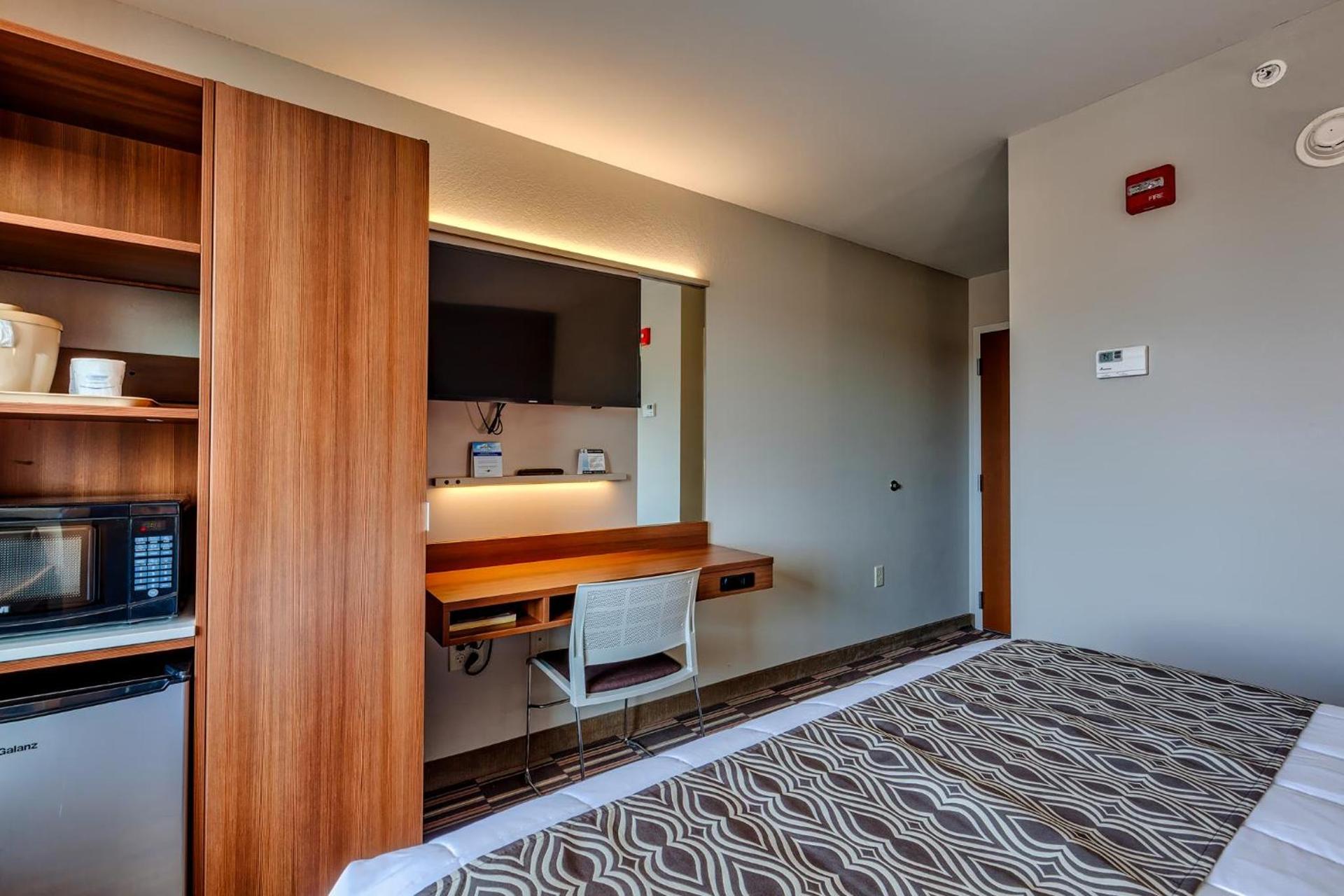 Microtel Inn & Suites by Wyndham Niagara Falls photo 18