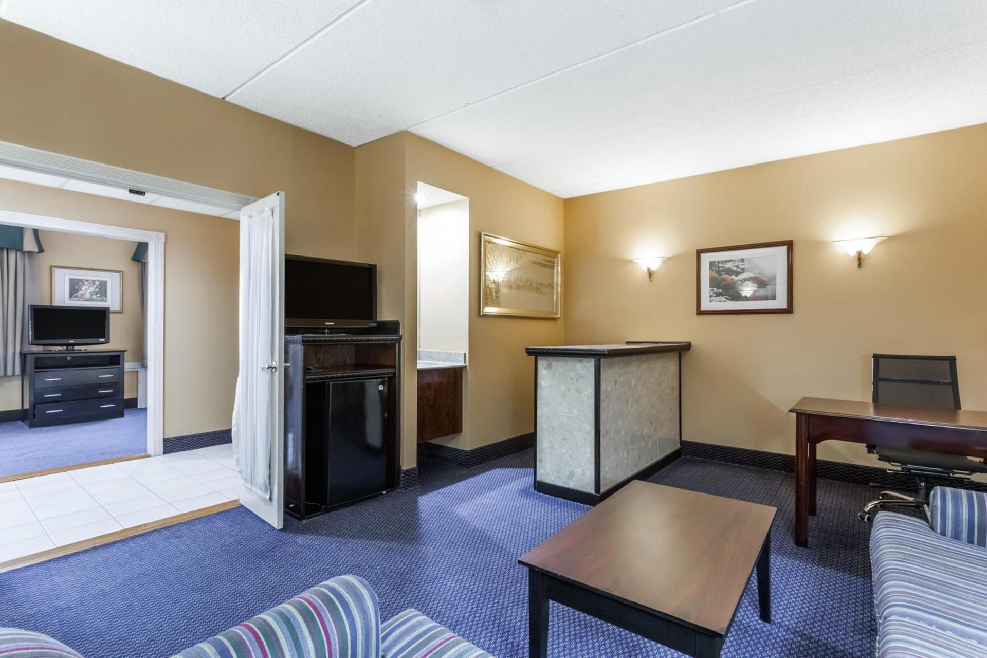 Ramada by Wyndham Newburgh/West Point photo 40