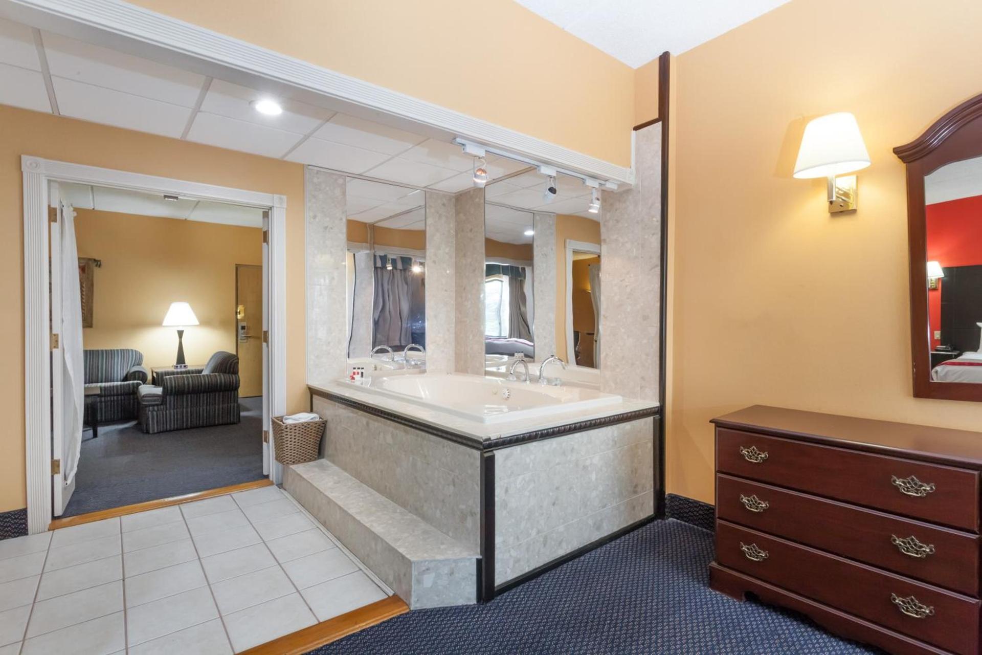 Ramada by Wyndham Newburgh/West Point photo 39