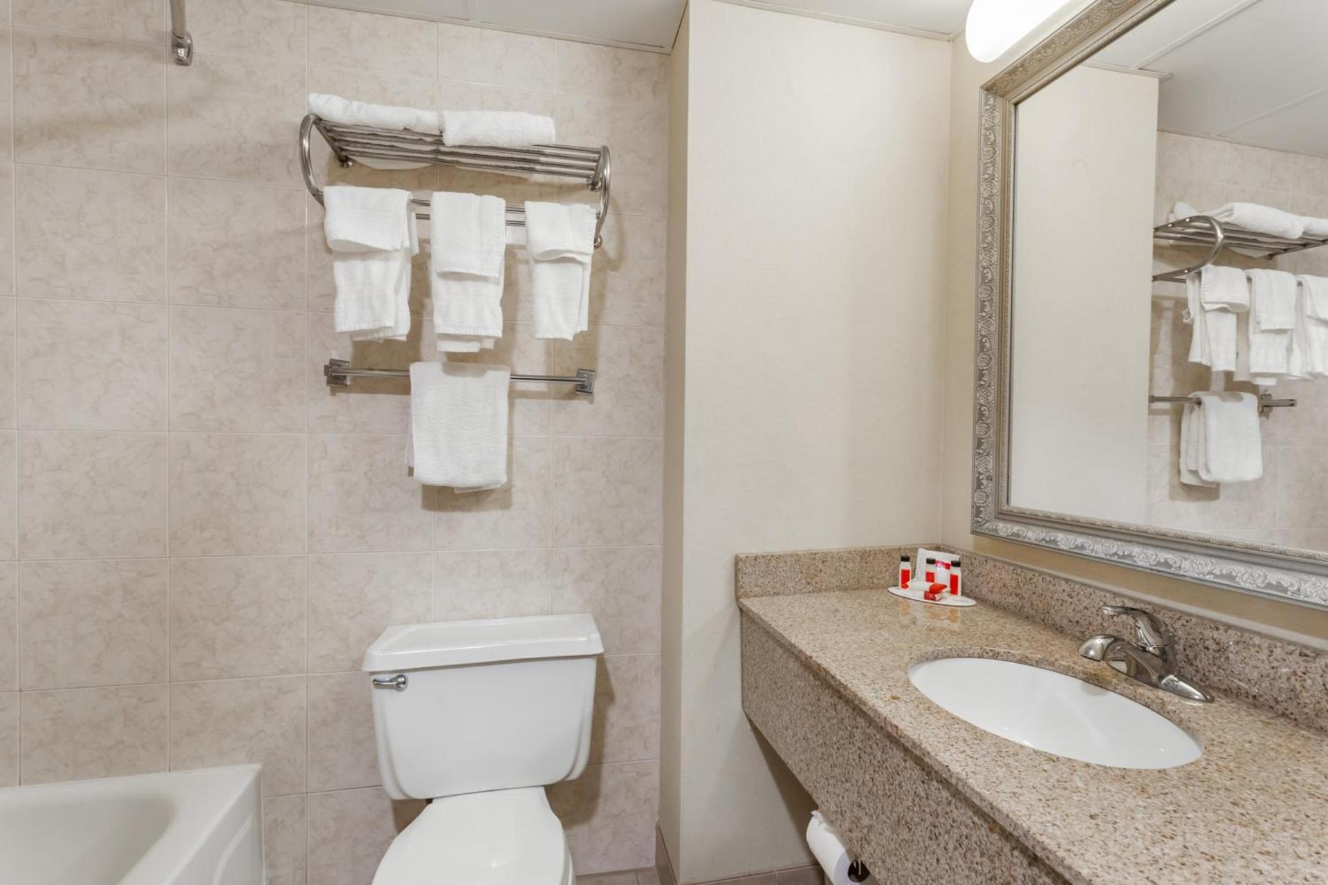 Ramada by Wyndham Newburgh/West Point photo 32