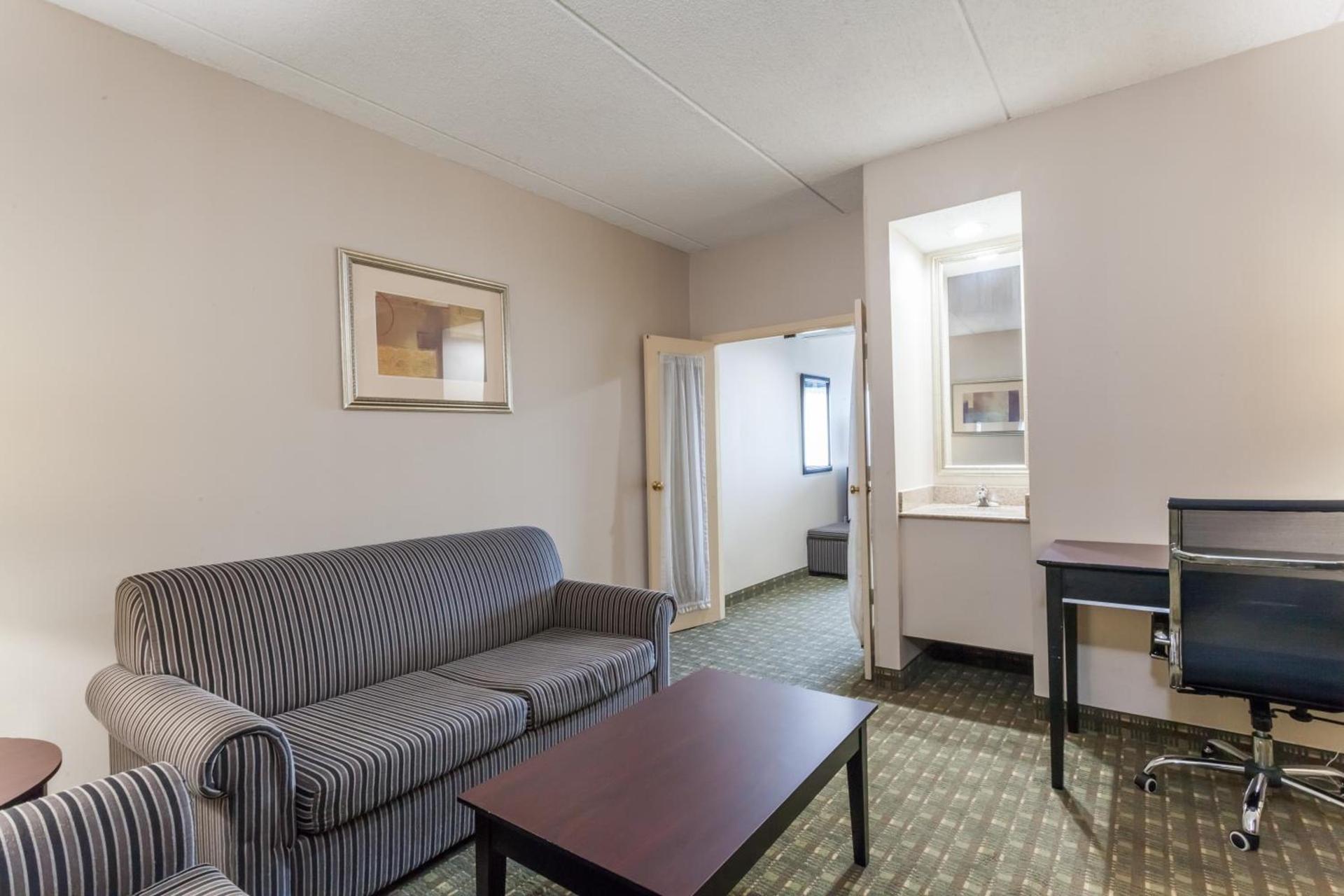 Ramada by Wyndham Newburgh/West Point photo 37