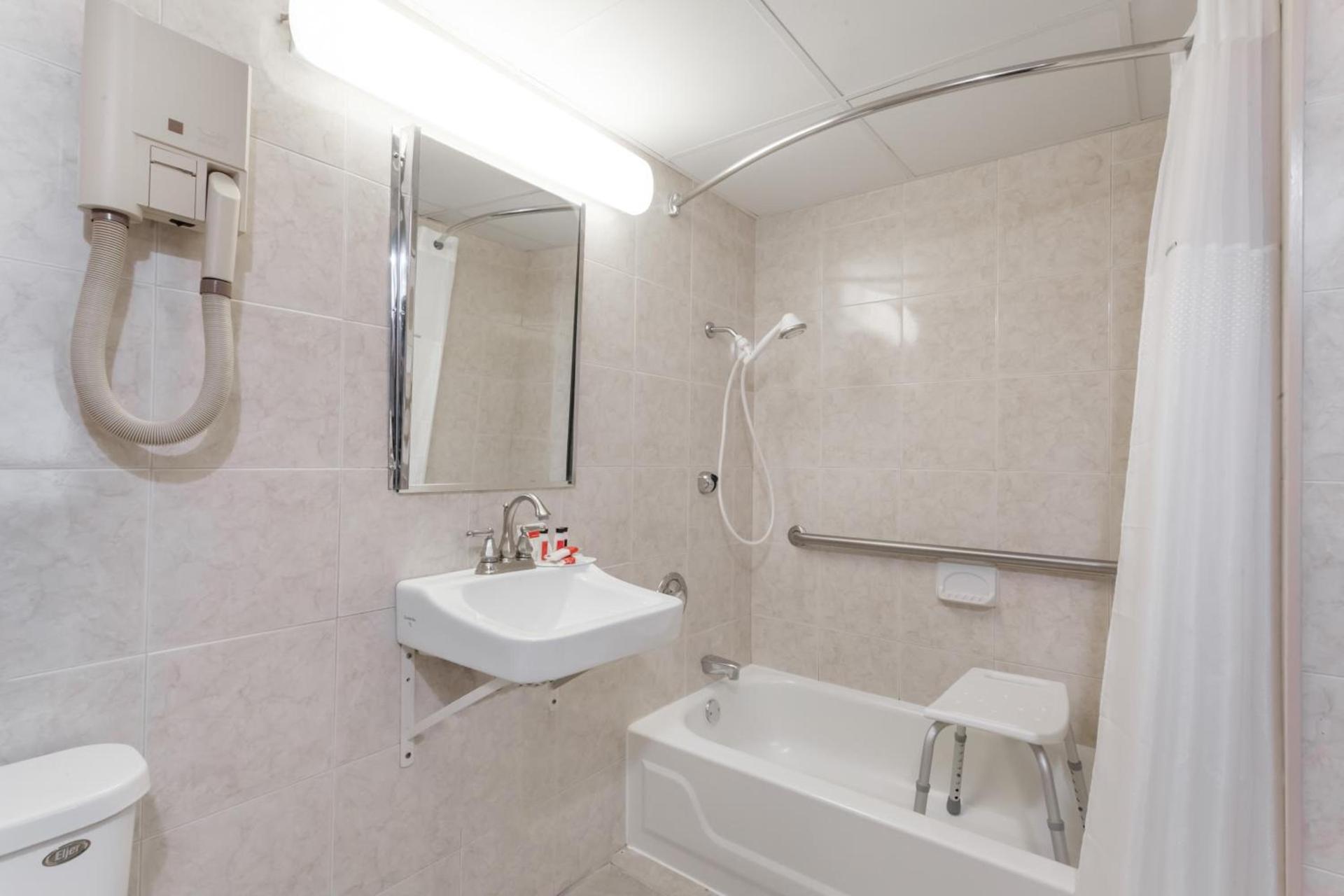 Ramada by Wyndham Newburgh/West Point photo 41