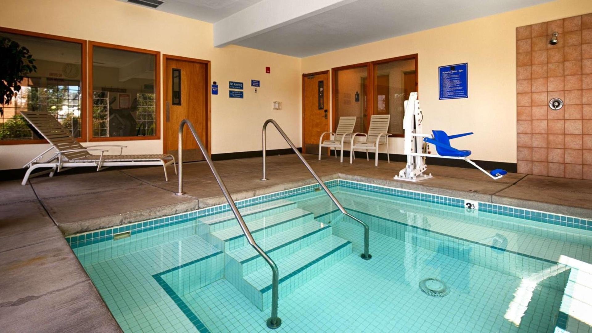 Best Western Dallas Inn & Suites photo 3