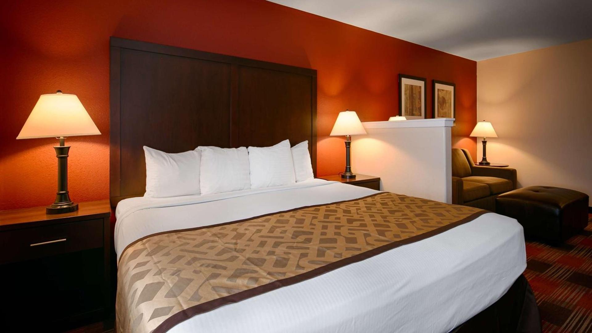 Best Western Dallas Inn & Suites photo 11