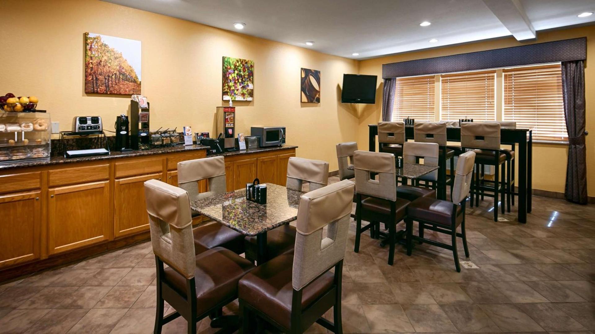 Best Western Dallas Inn & Suites photo 13