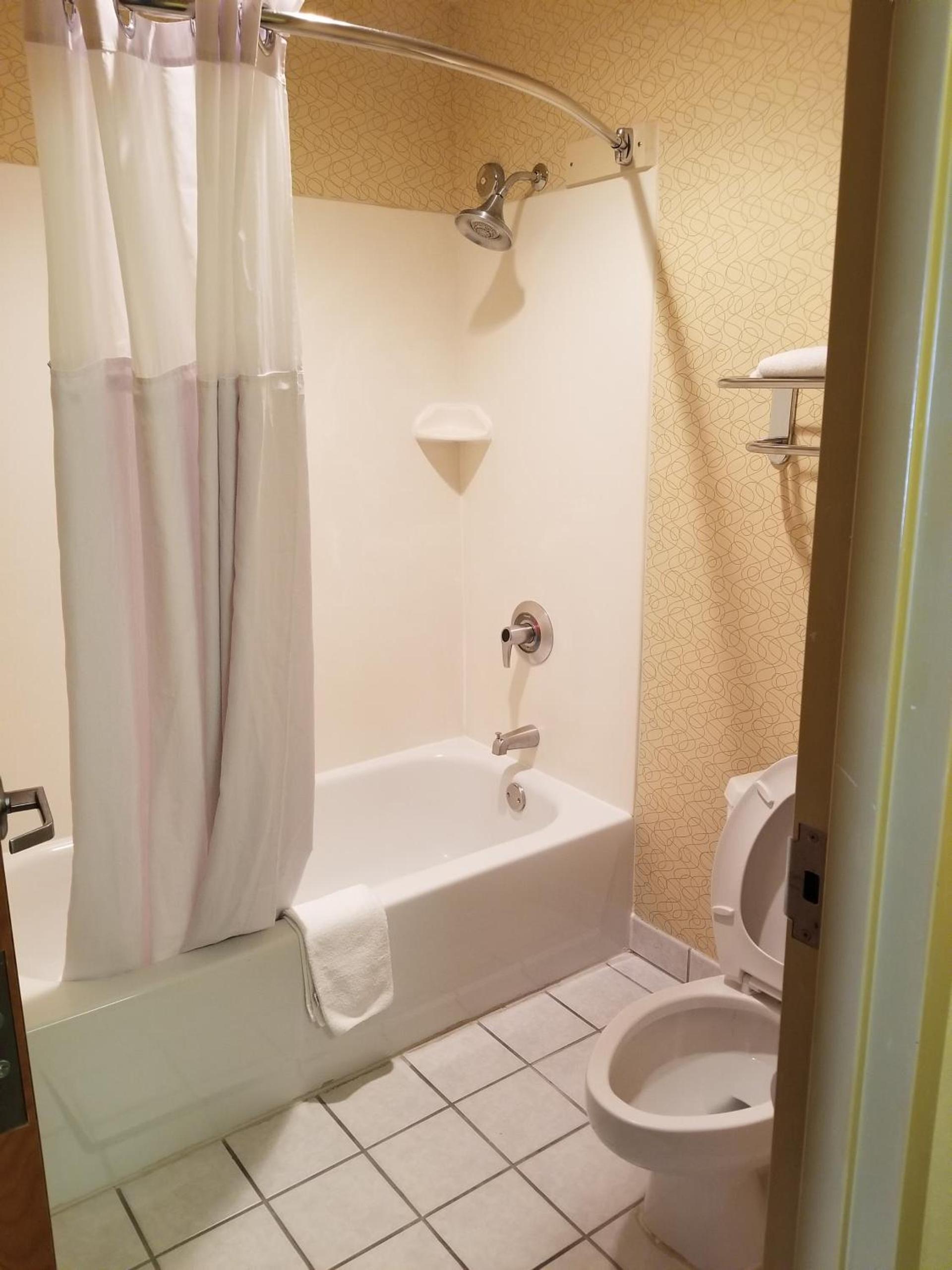 Days Inn by Wyndham Tulsa Central photo 12