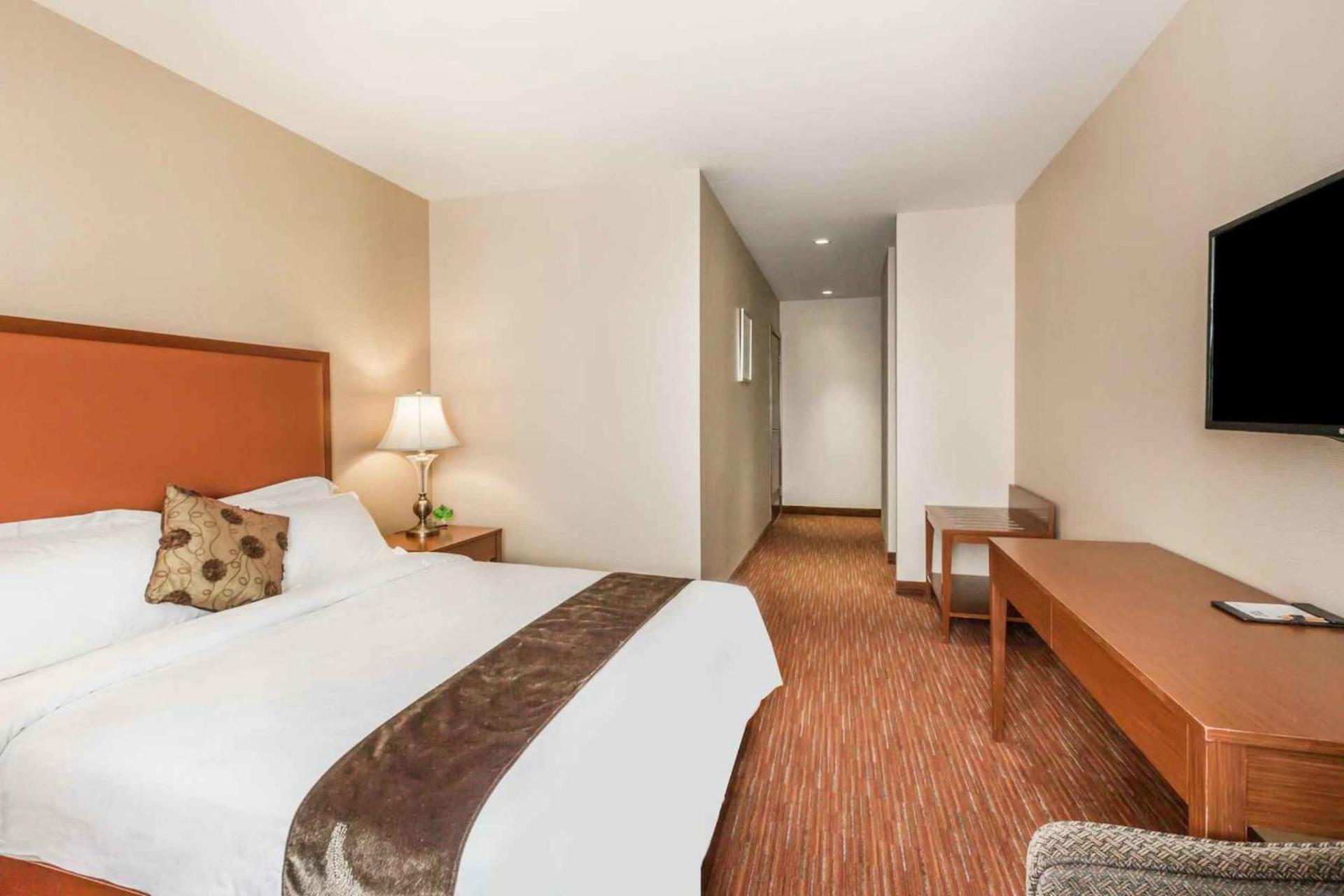 Ramada by Wyndham Flushing Queens photo 18