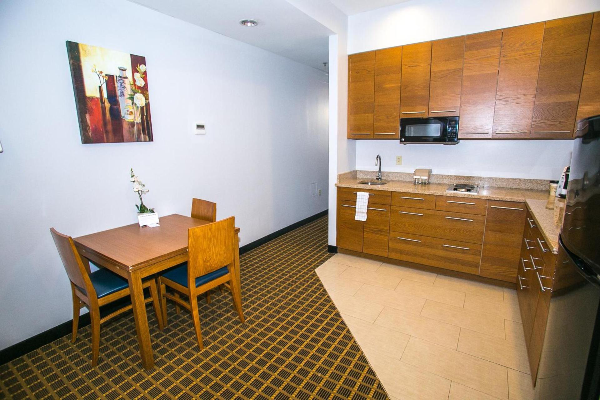 Pointe Plaza Hotel photo 33