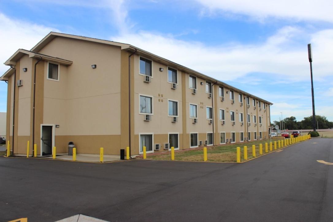Super 8 Grand Rapids City Center photo 2