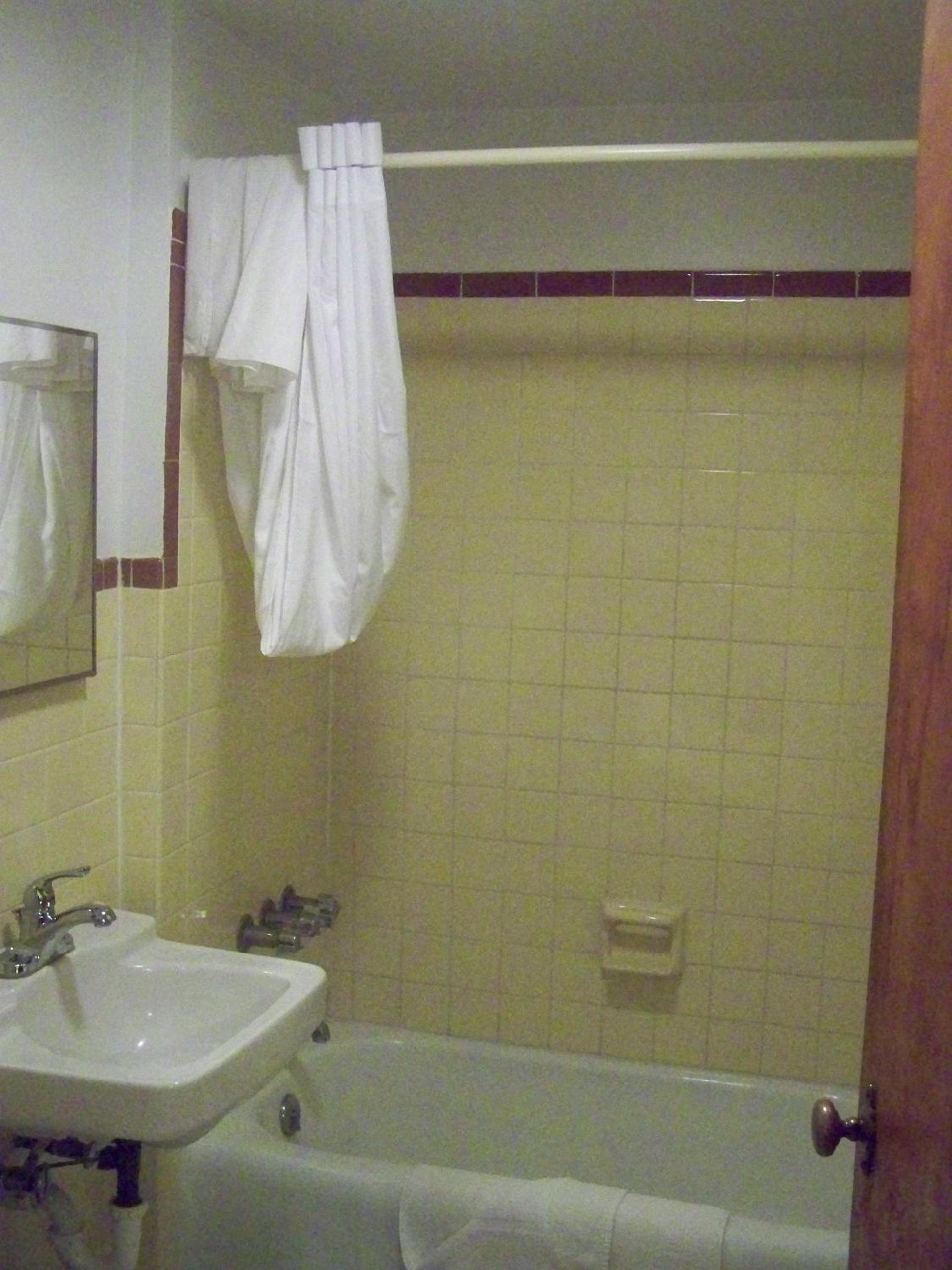 Golden Knight Inn and Suites photo 49
