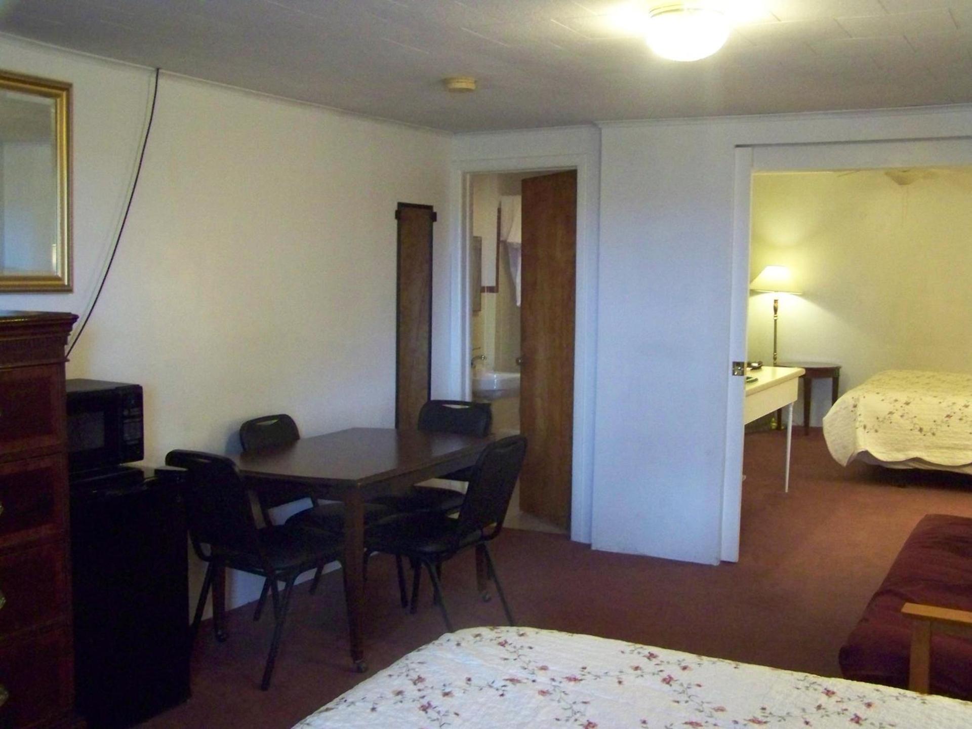 Golden Knight Inn and Suites photo 55