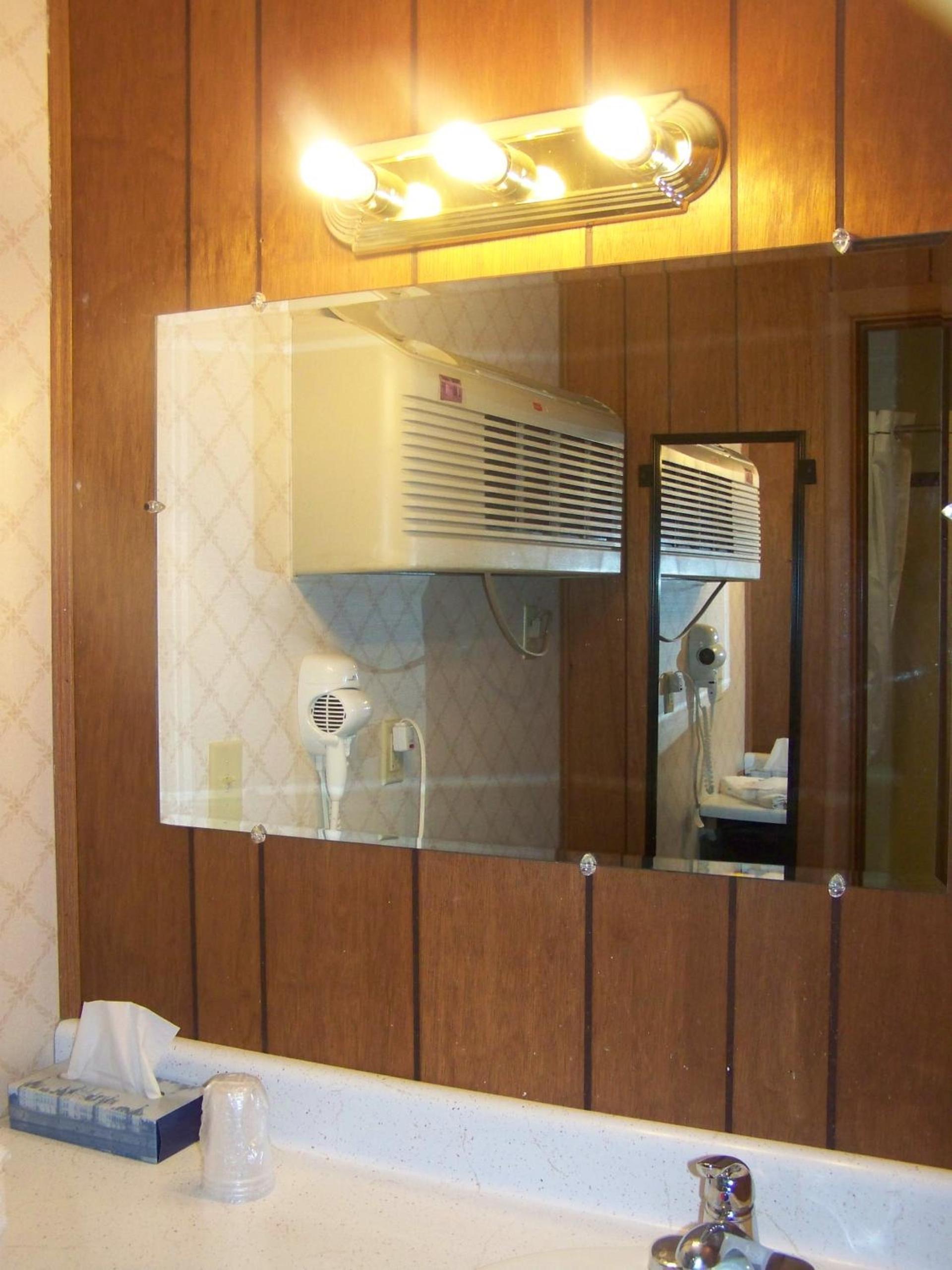 Golden Knight Inn and Suites photo 47