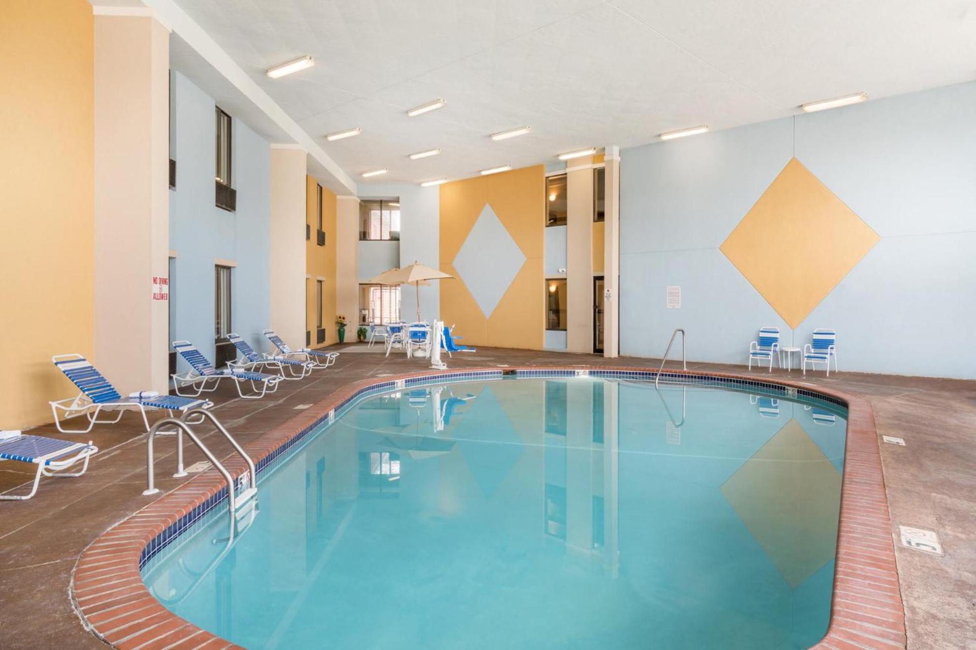 AmericInn by Wyndham Johnston Des Moines photo 36