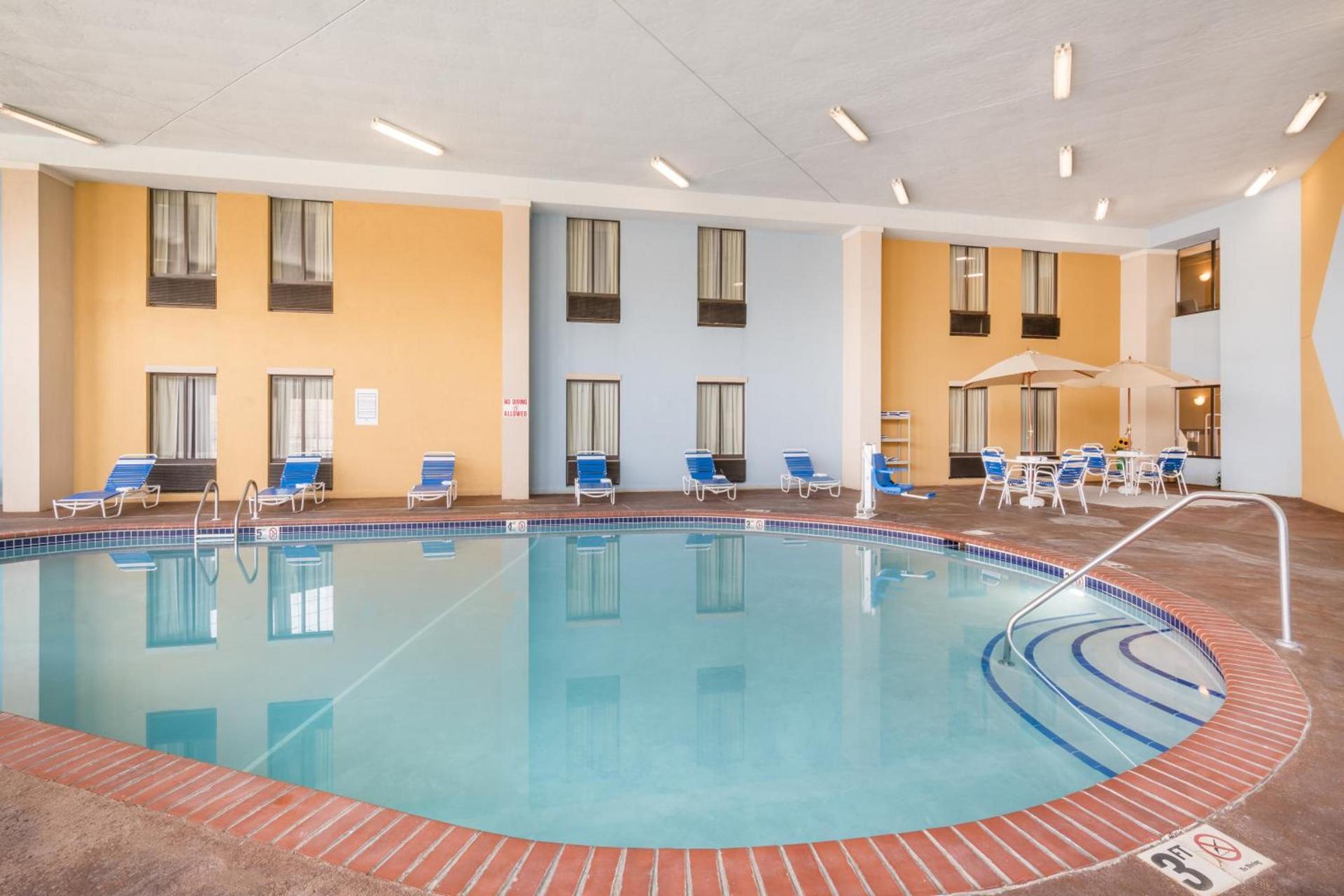 AmericInn by Wyndham Johnston Des Moines photo 38