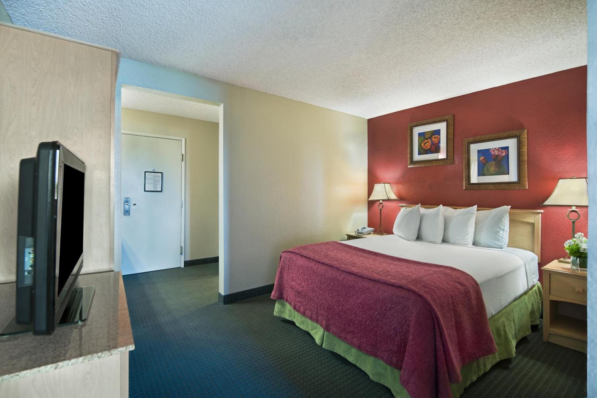 Oxnard Inn Lancaster photo 8