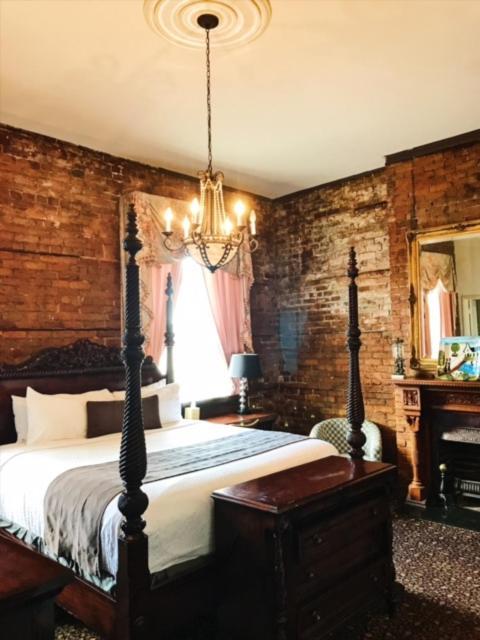 Lafitte Hotel & Bar photo 3