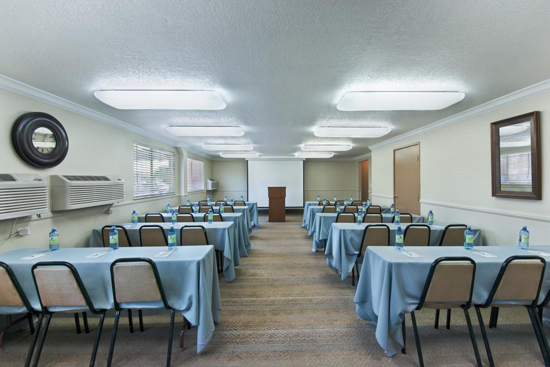 Oxnard Inn Lancaster photo 15