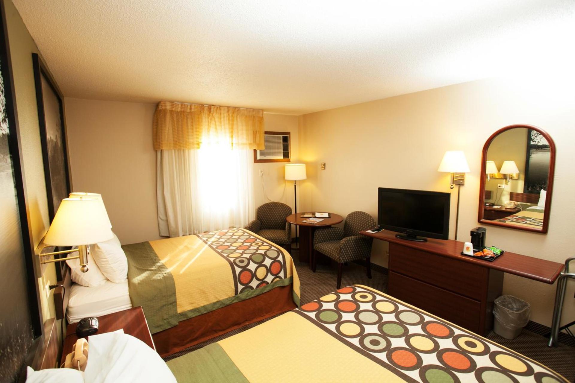 Super 8 by Wyndham Fairmont photo 17