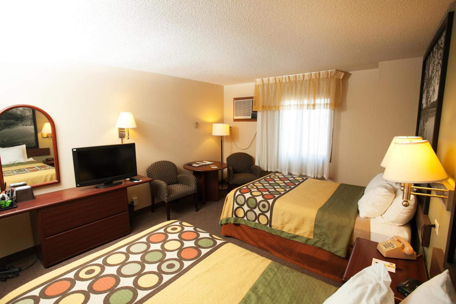 Super 8 by Wyndham Fairmont photo 16