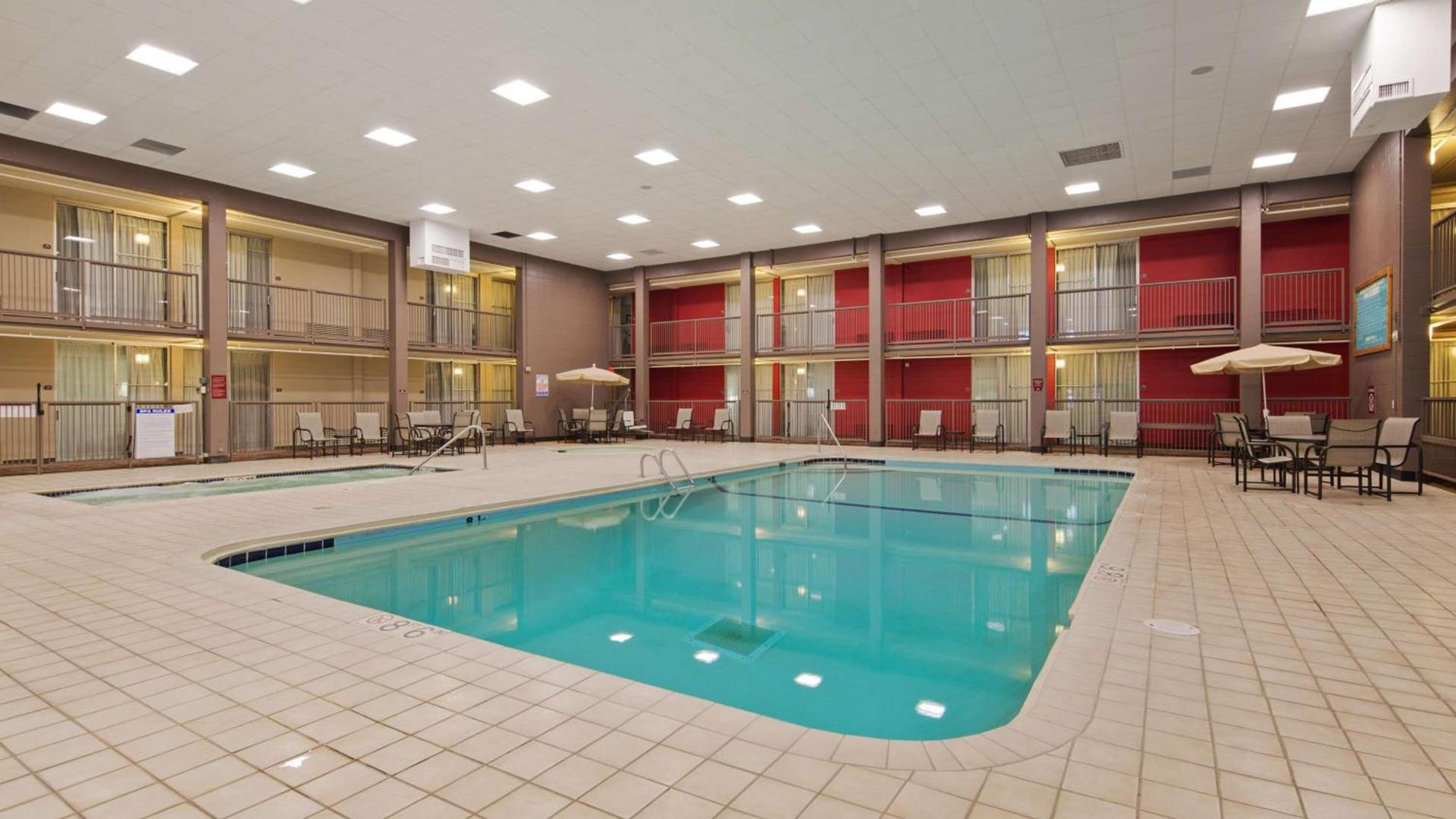 Best Western Plus Willmar photo 9