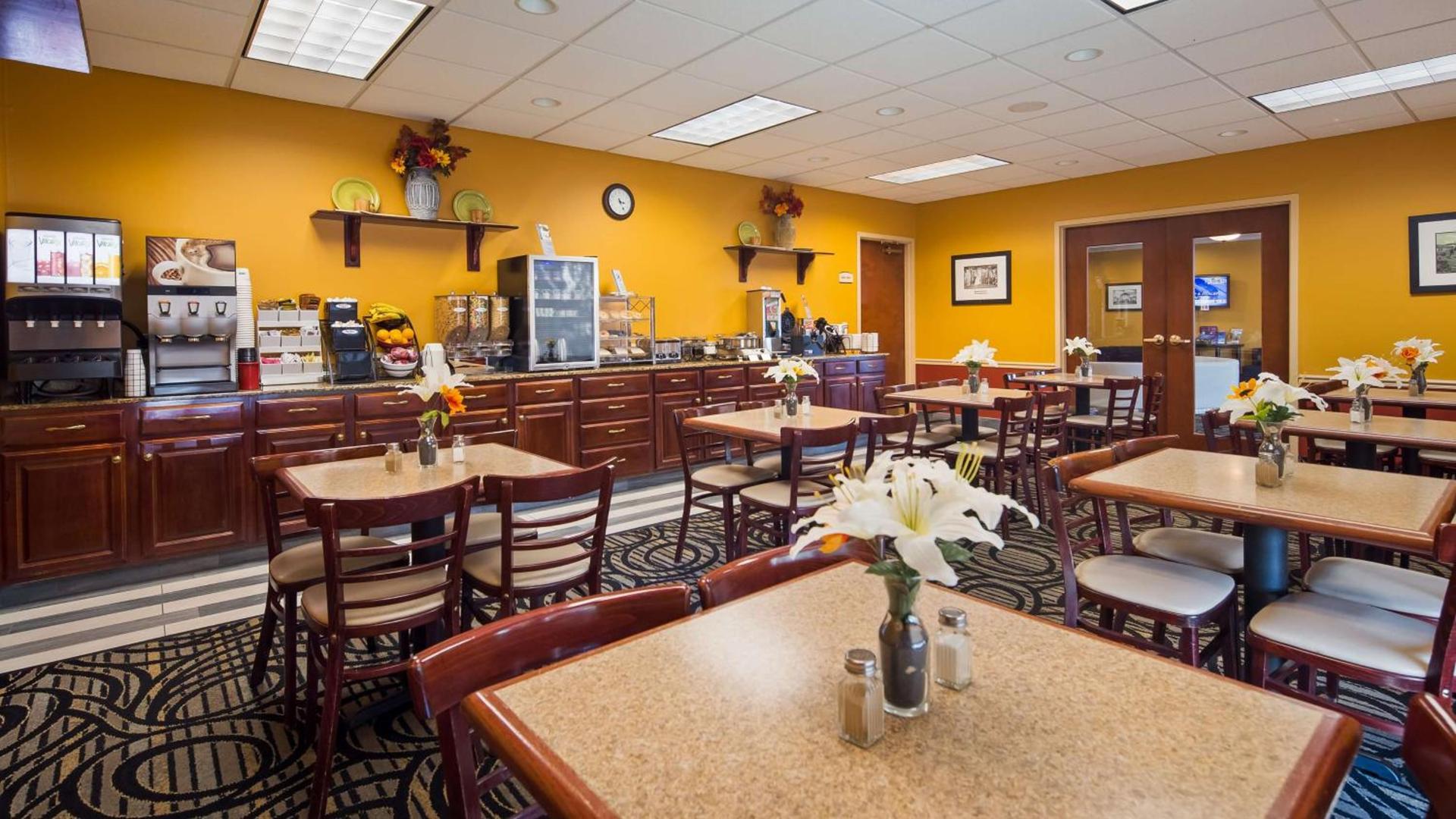 Best Western the Inn at the Fairgrounds photo 11