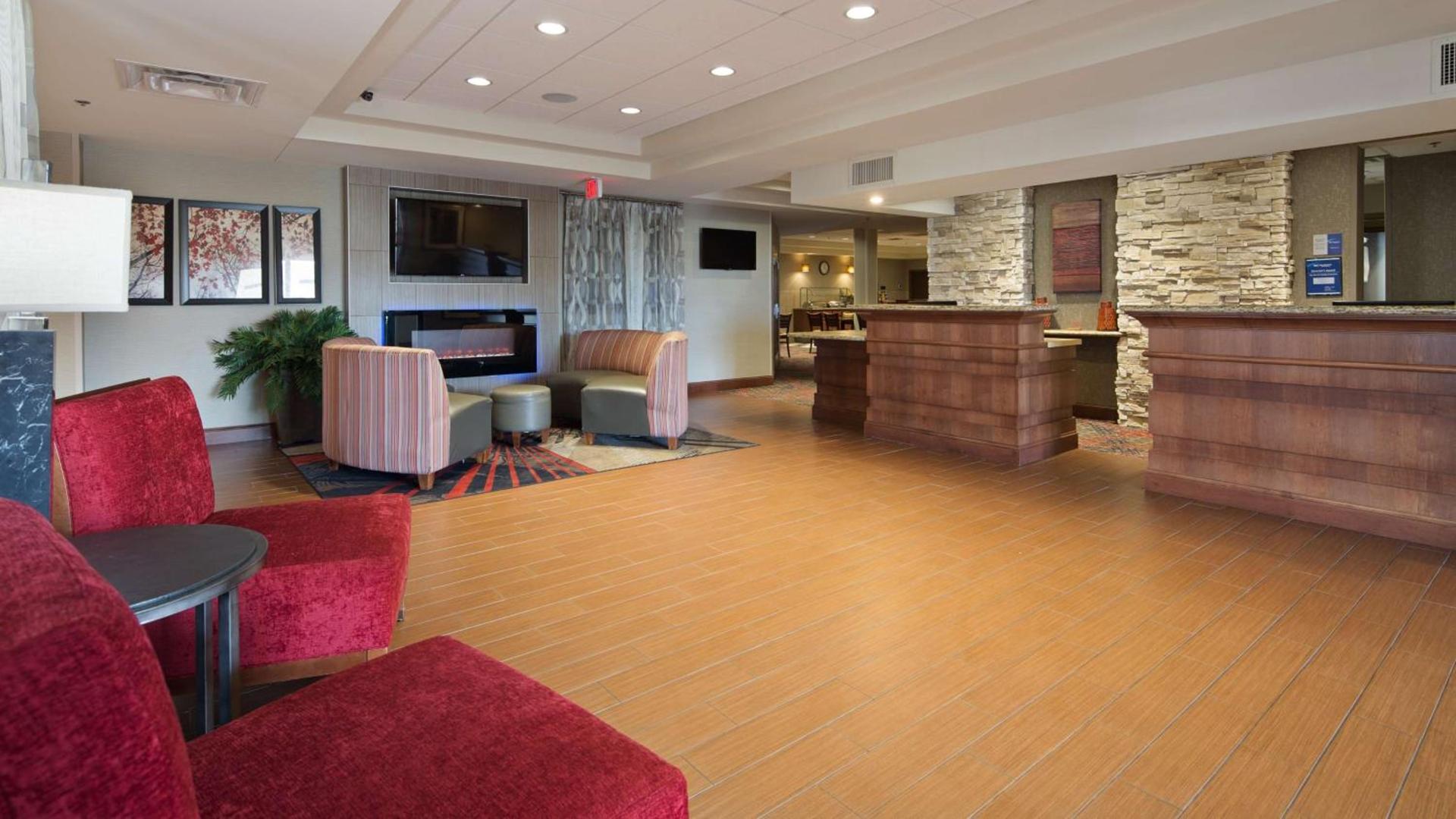Best Western Plus Willmar photo 2