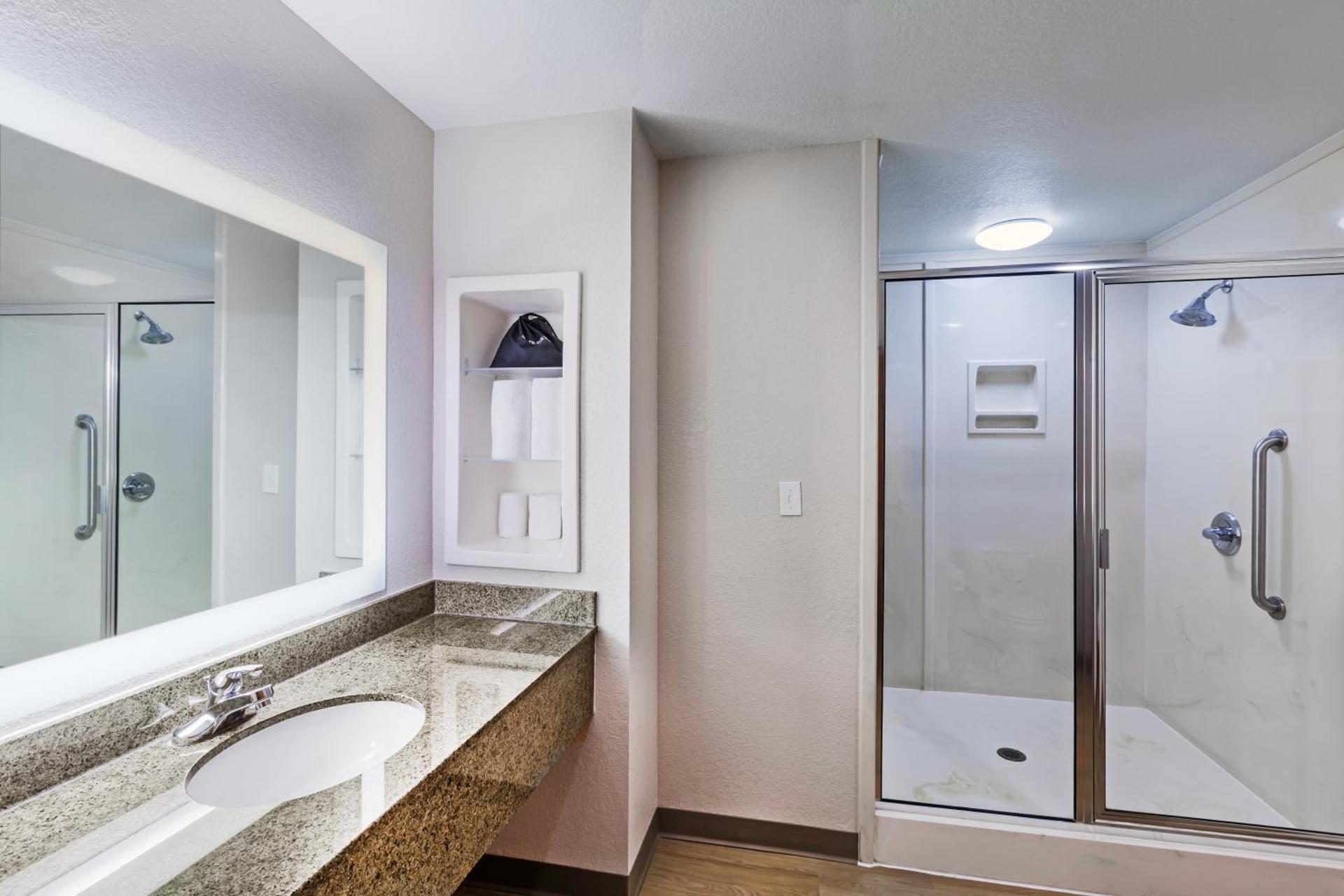 Holiday Inn Express & Suites Tulsa S Broken Arrow Hwy 51 by IHG photo 5