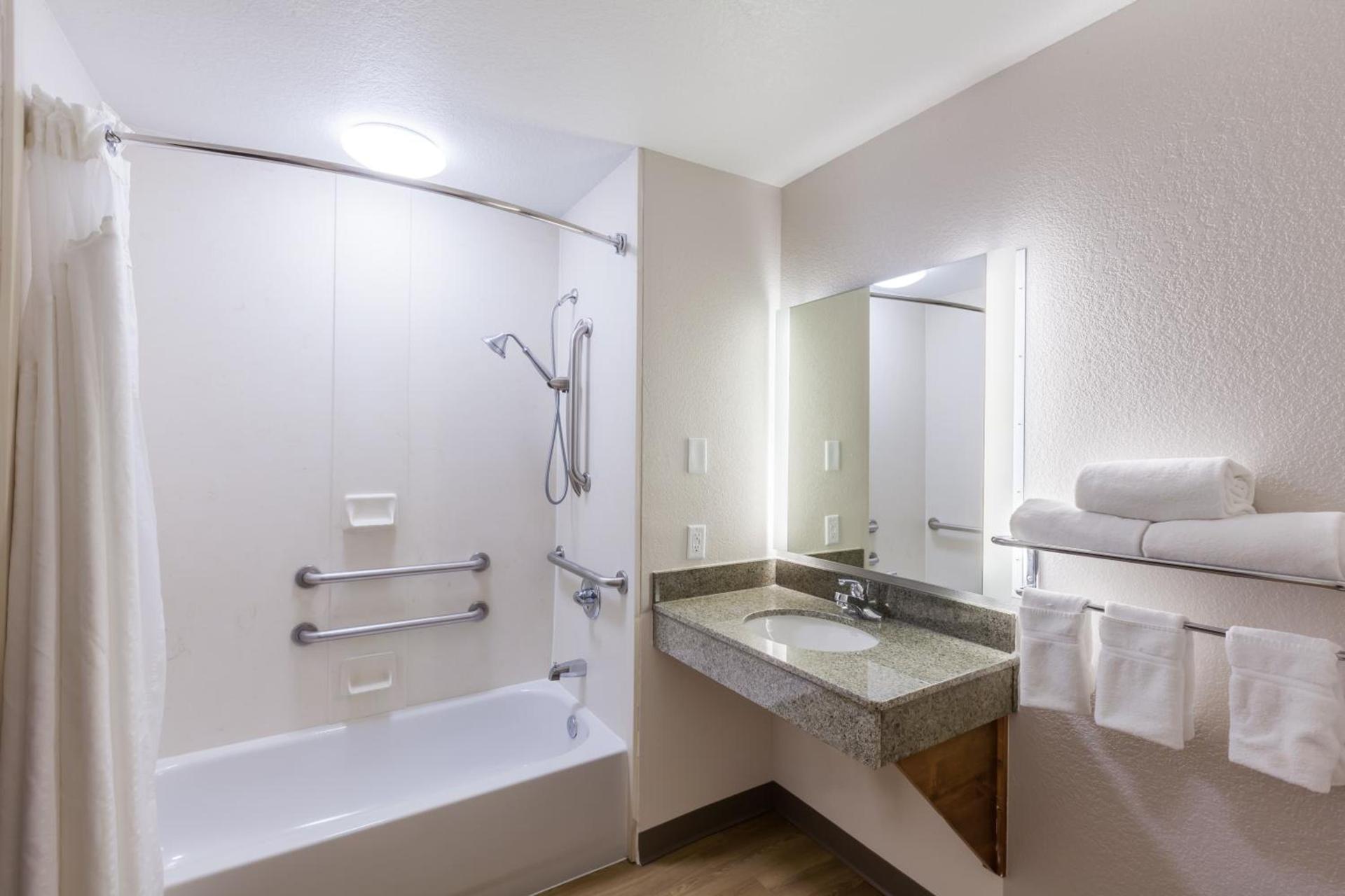 Holiday Inn Express & Suites Tulsa S Broken Arrow Hwy 51 by IHG photo 6