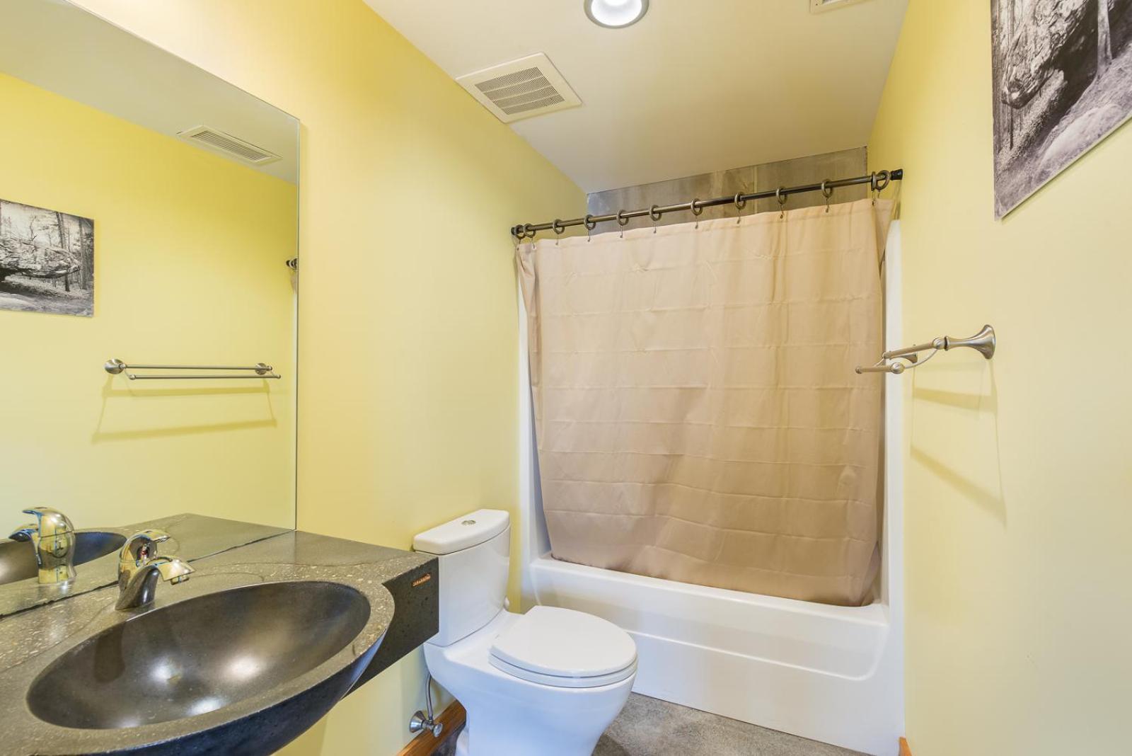 The Crash Pad: An Uncommon Hostel photo 2