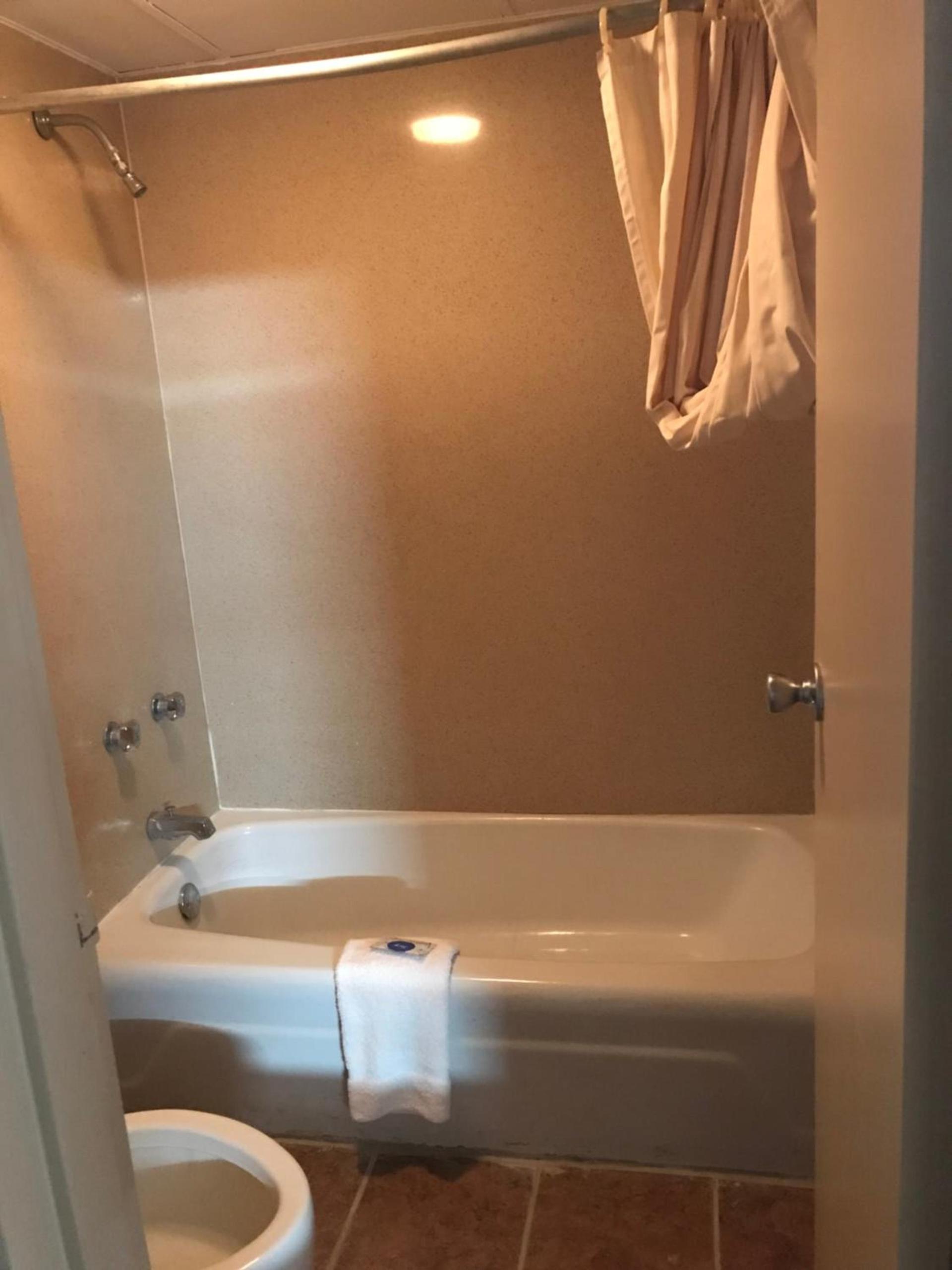 Express Inn photo 8