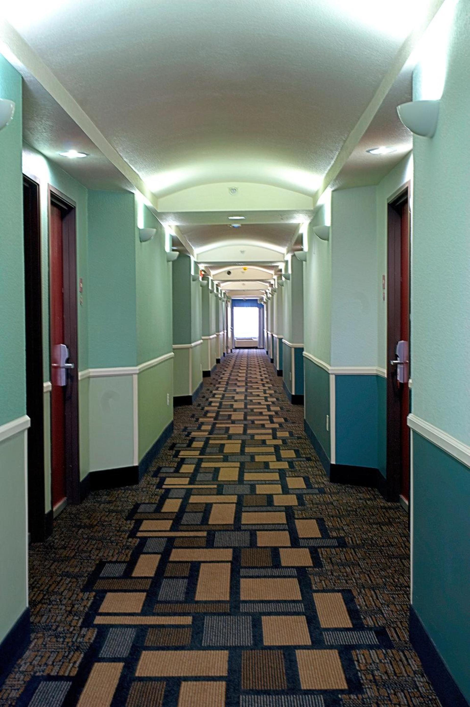 Super 8 by Wyndham Irving/DFW Apt/North photo 36
